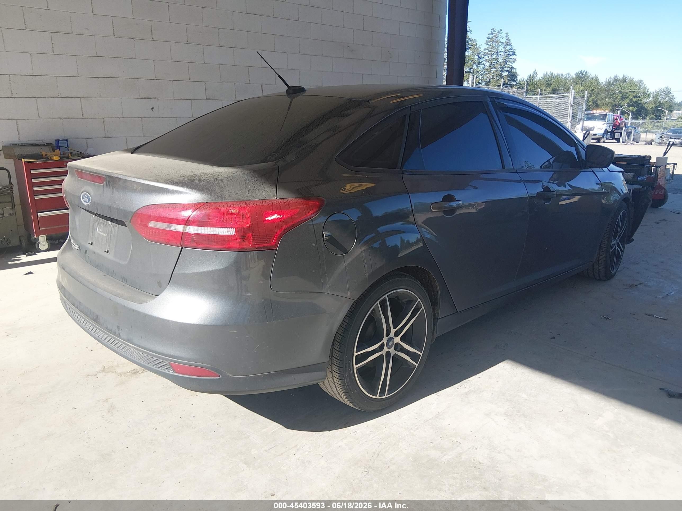 2015 Ford Focus S Gray vin: 1FADP3E26FL281730