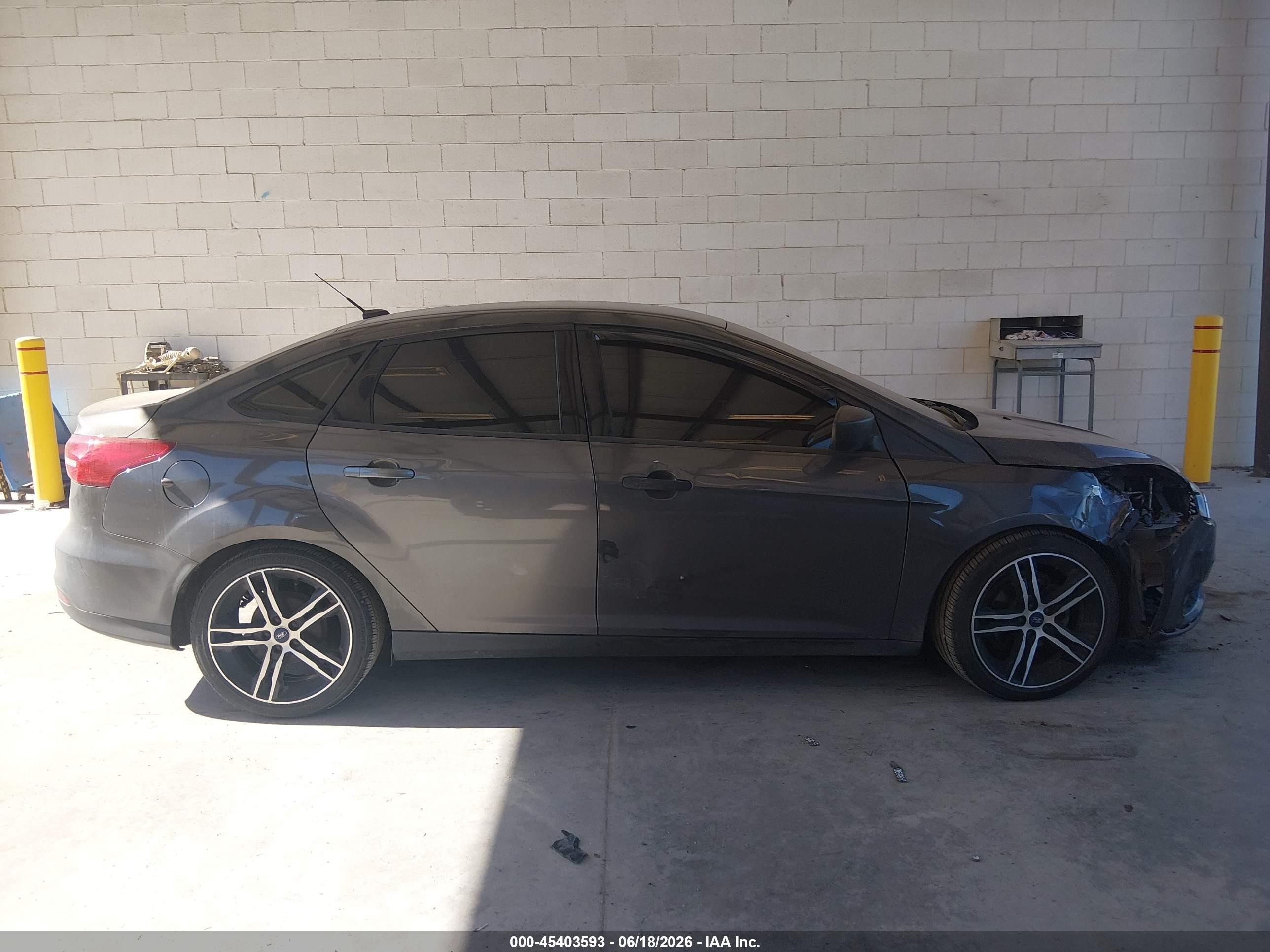 2015 Ford Focus S Gray vin: 1FADP3E26FL281730