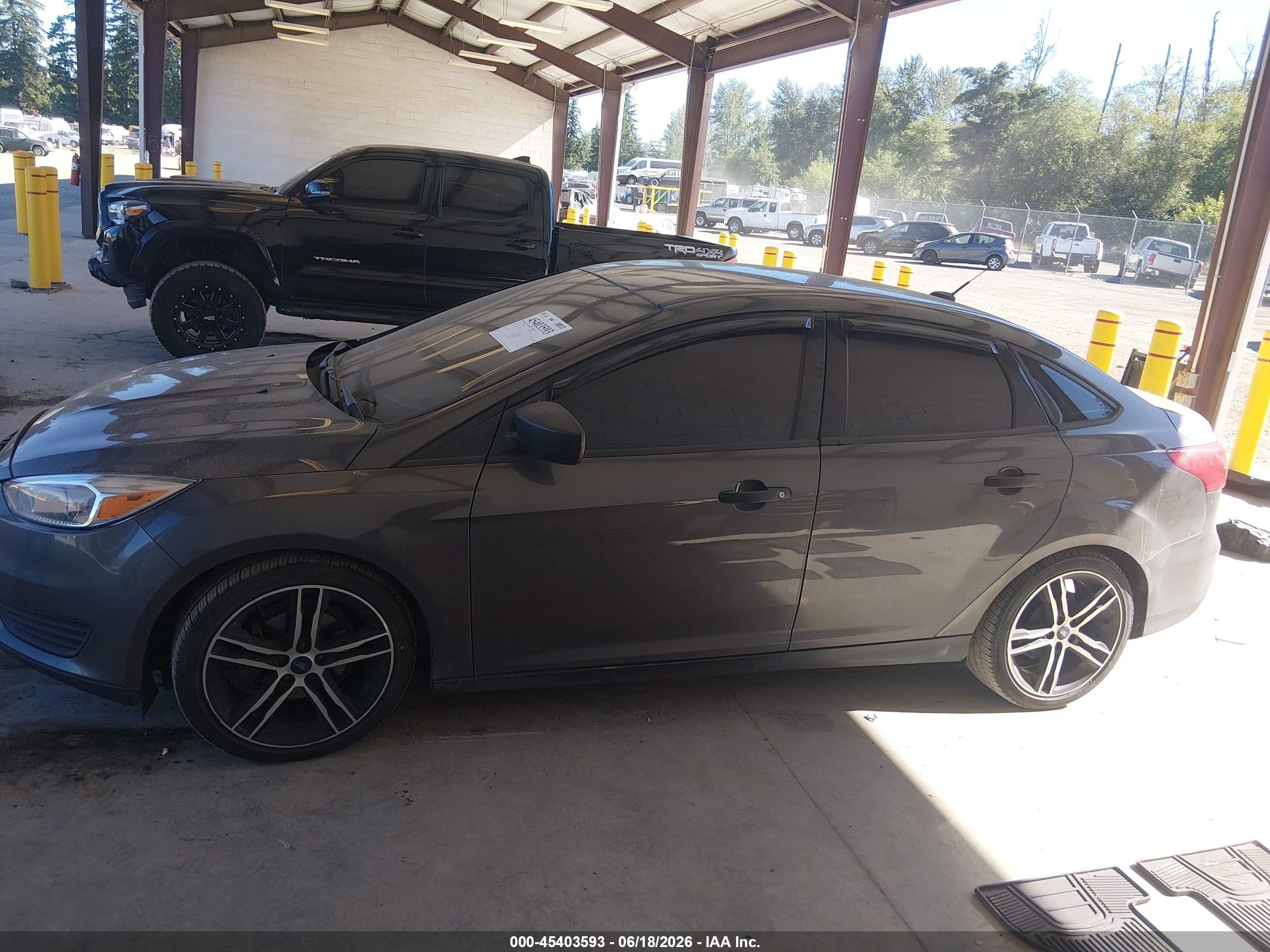 2015 Ford Focus S Gray vin: 1FADP3E26FL281730