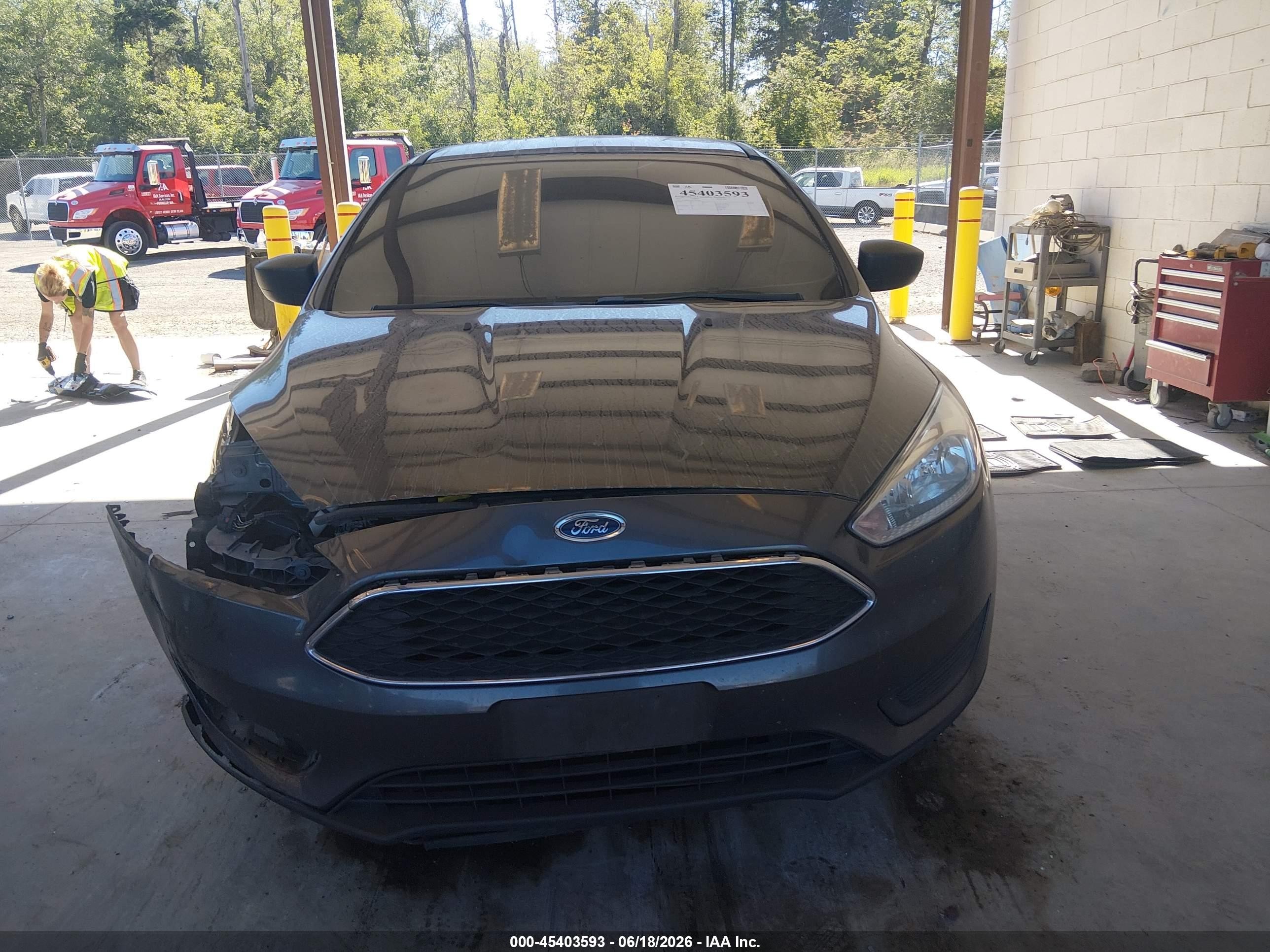 2015 Ford Focus S Gray vin: 1FADP3E26FL281730