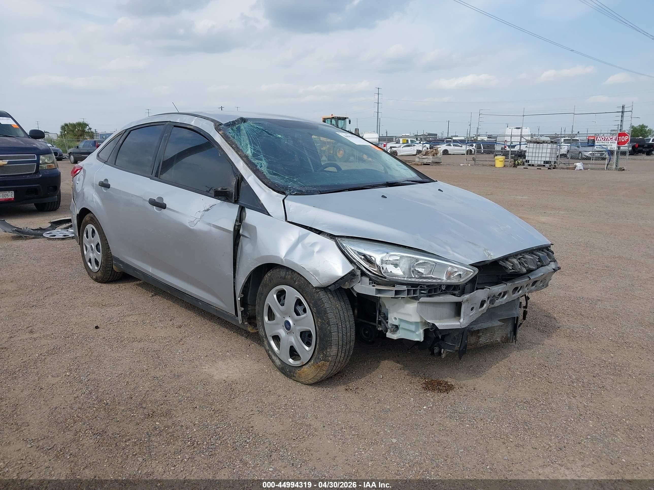 2015 Ford Focus S Silver vin: 1FADP3E26FL299676