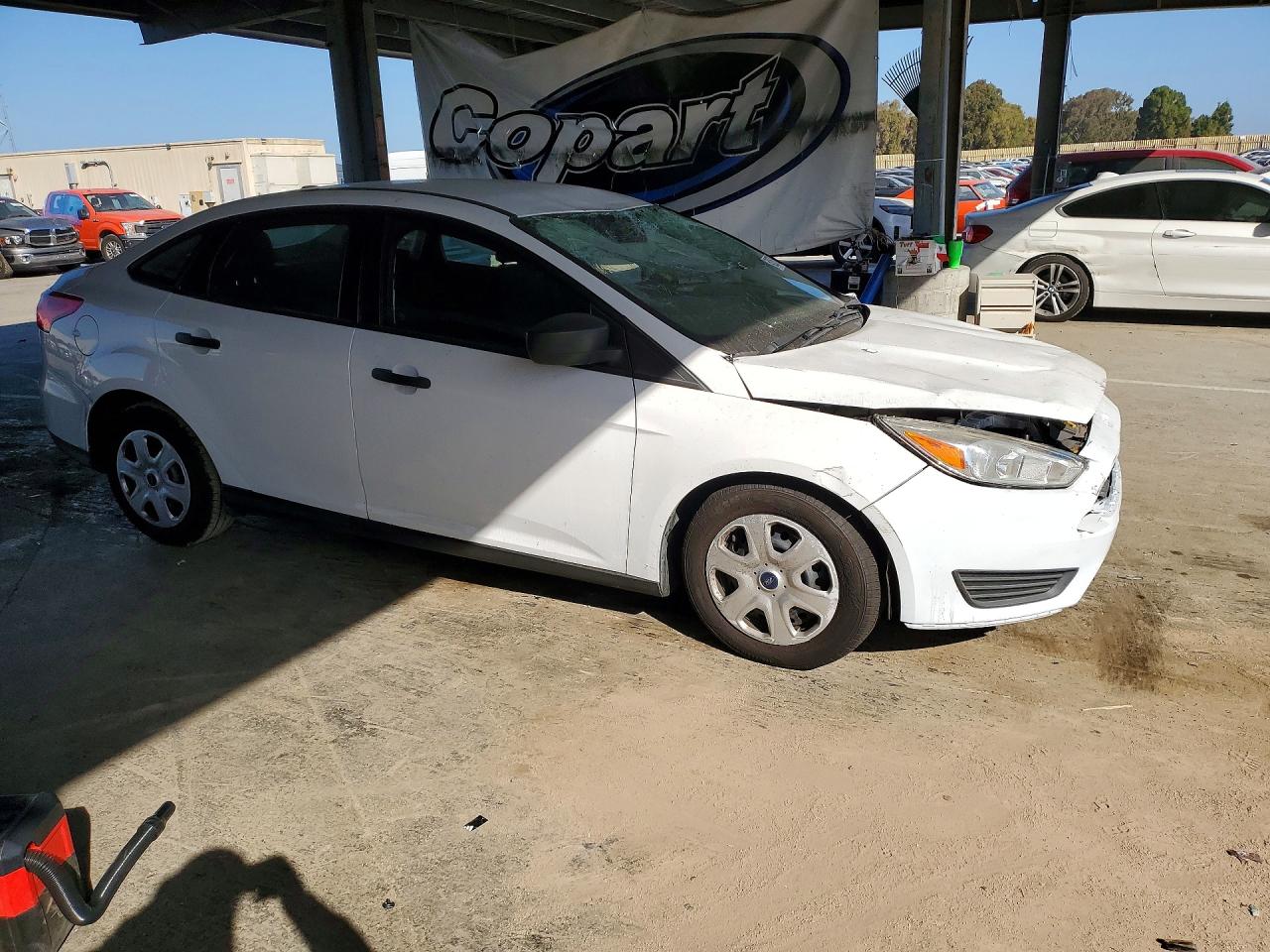 2015 Ford Focus S White vin: 1FADP3E26FL306643
