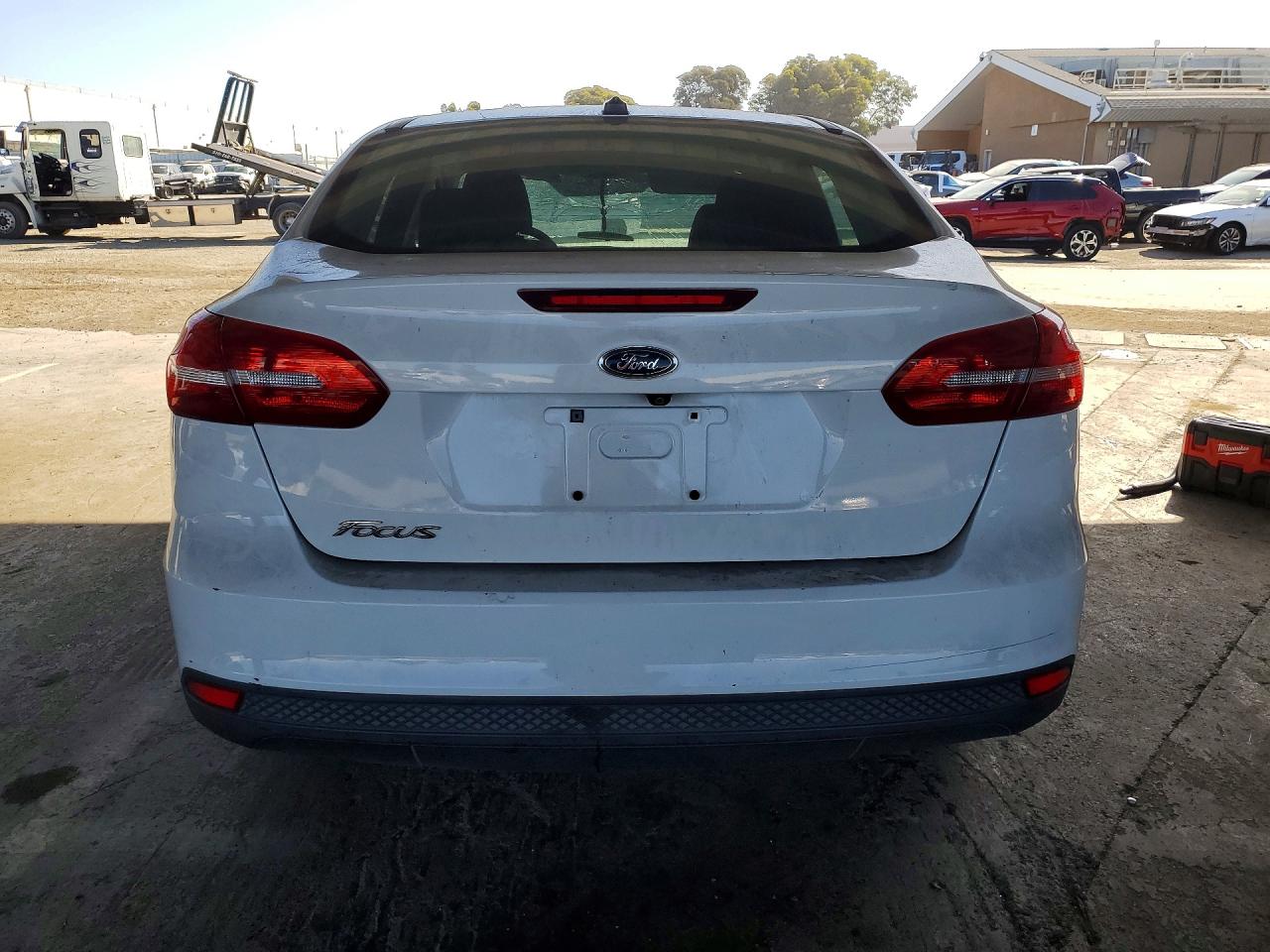 2015 Ford Focus S White vin: 1FADP3E26FL306643
