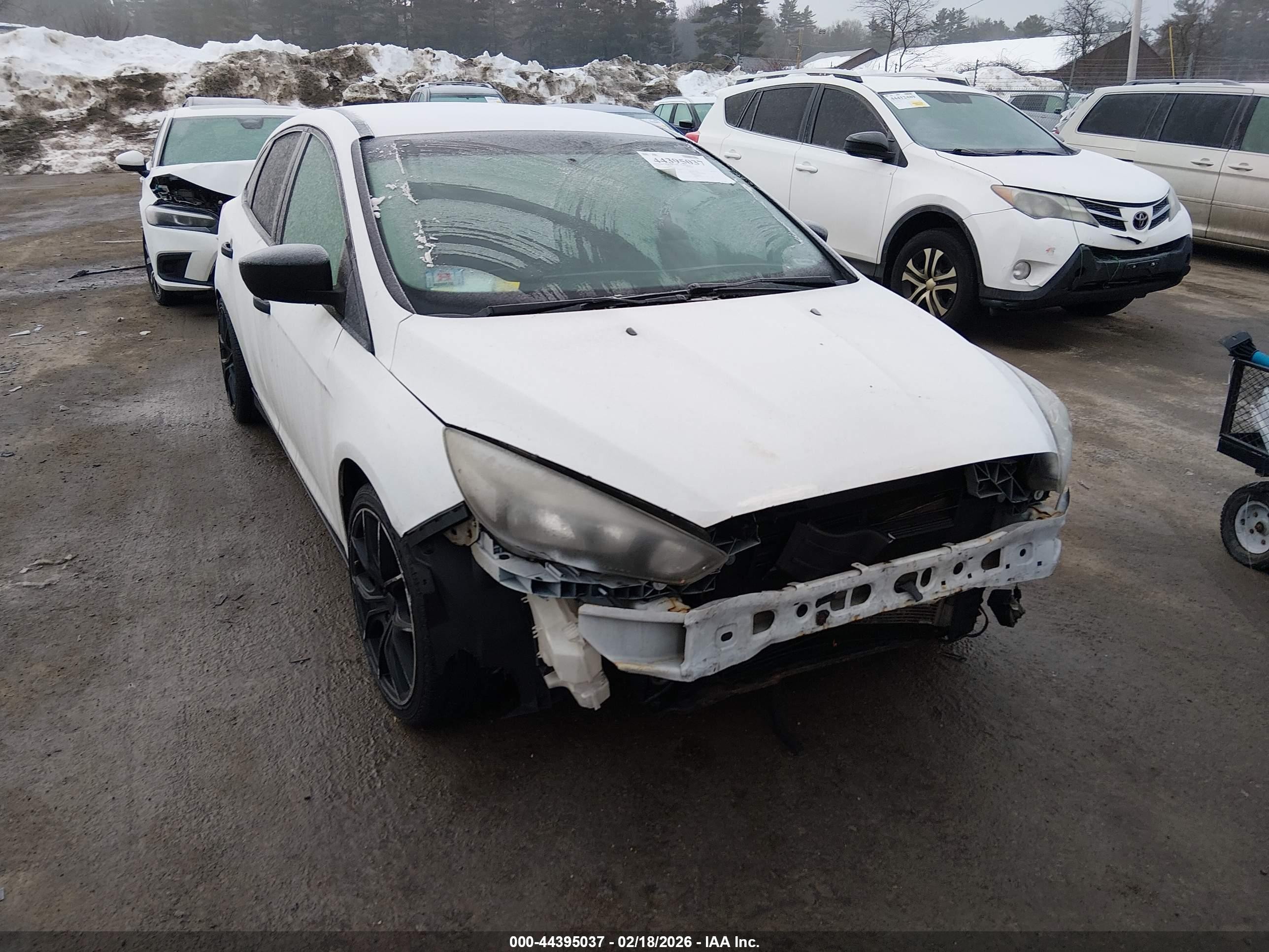 2015 Ford Focus S White vin: 1FADP3E26FL338038