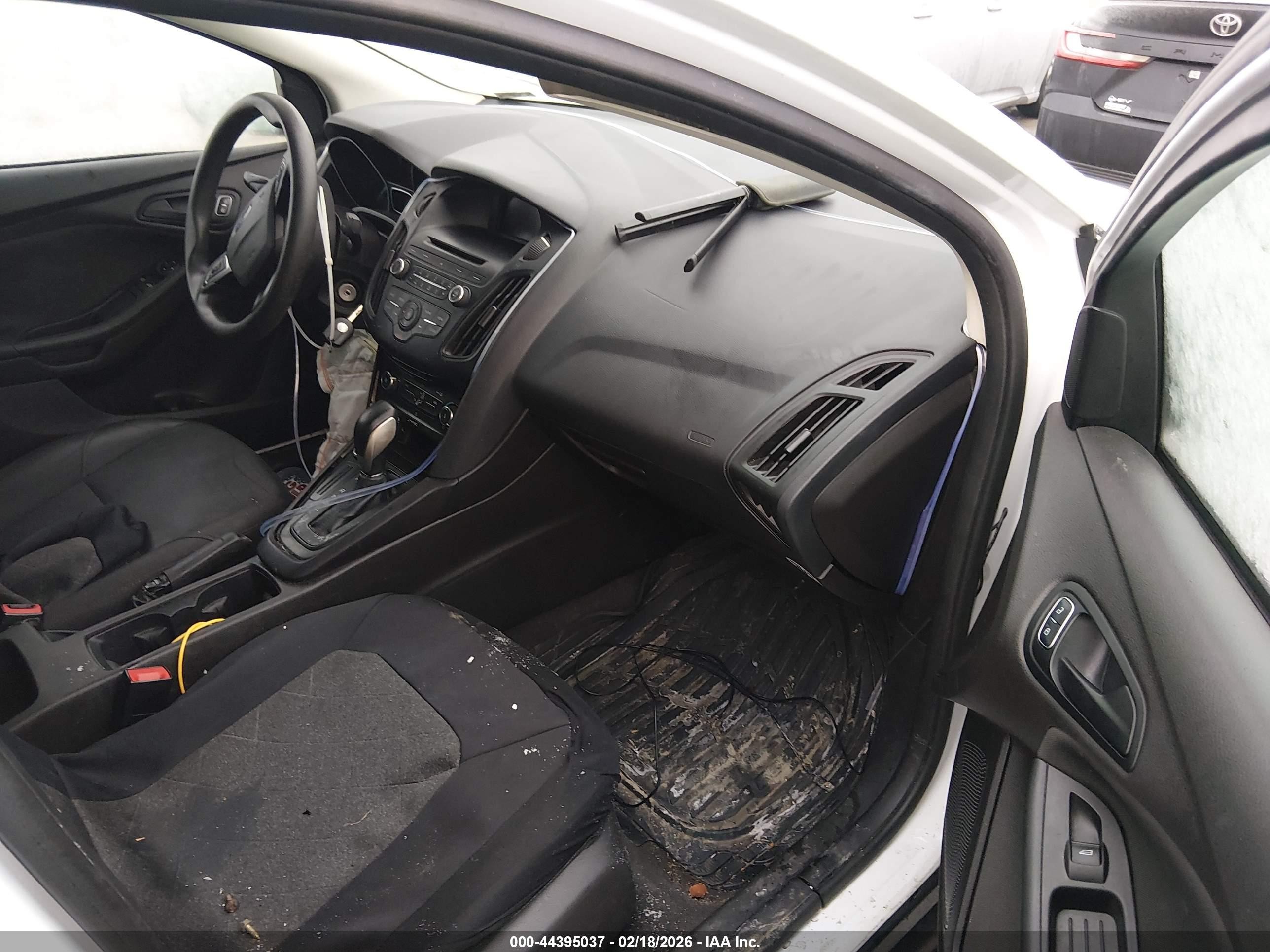 2015 Ford Focus S White vin: 1FADP3E26FL338038