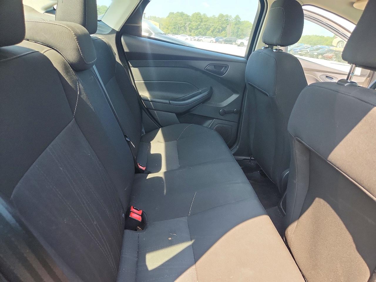 2016 Ford Focus S Gray vin: 1FADP3E26GL241407