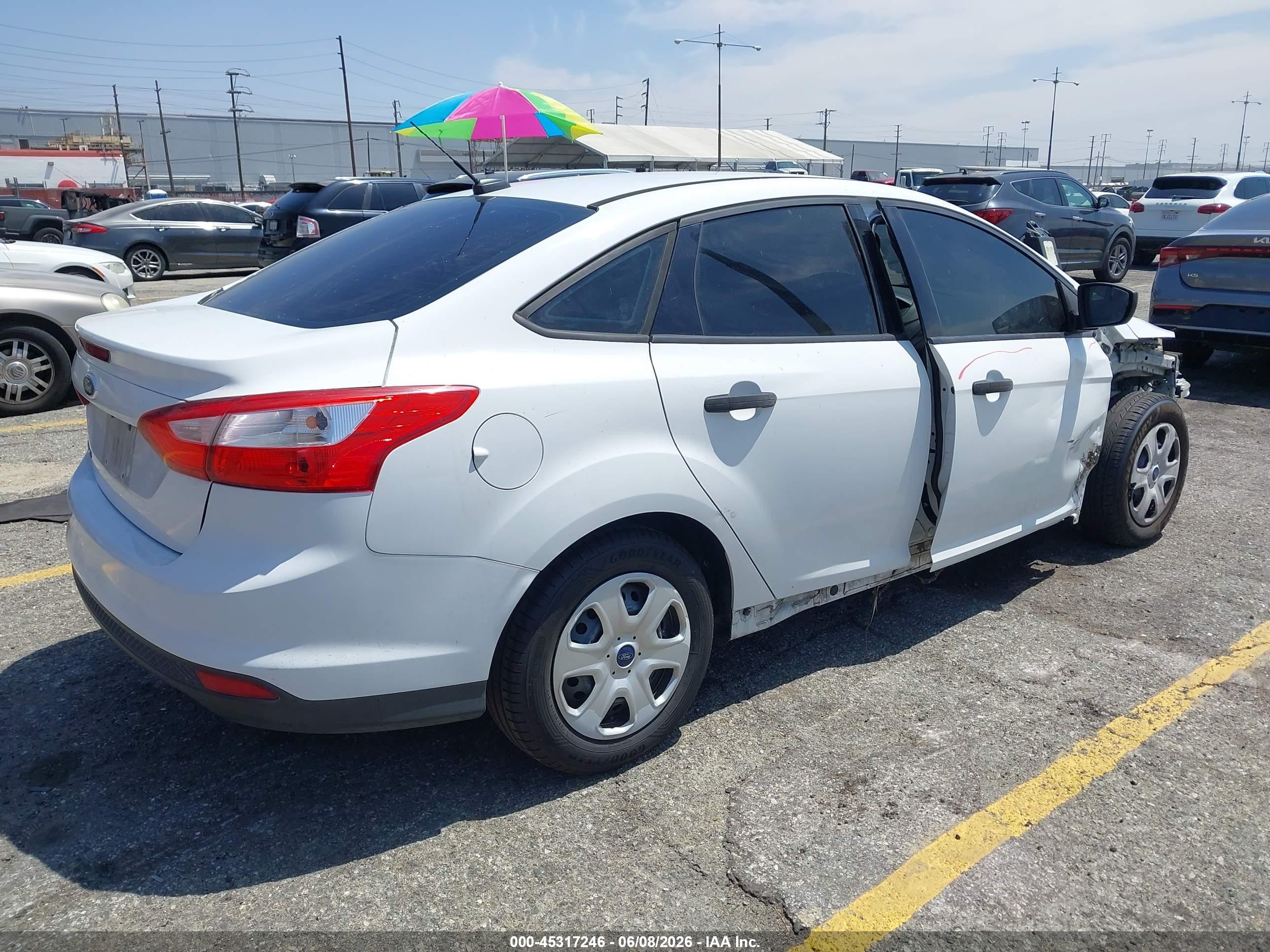2013 Ford Focus S White vin: 1FADP3E27DL264111