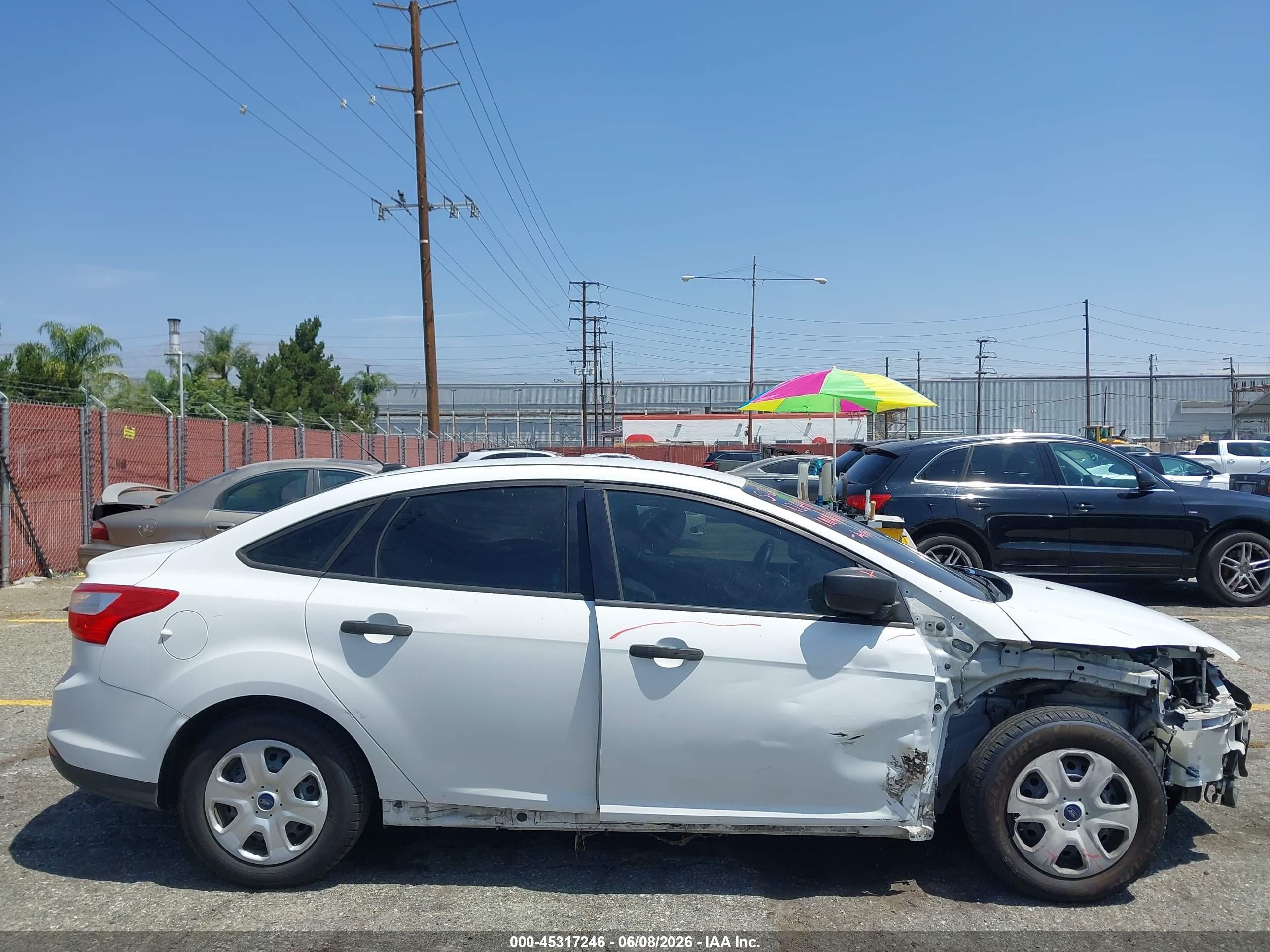 2013 Ford Focus S White vin: 1FADP3E27DL264111