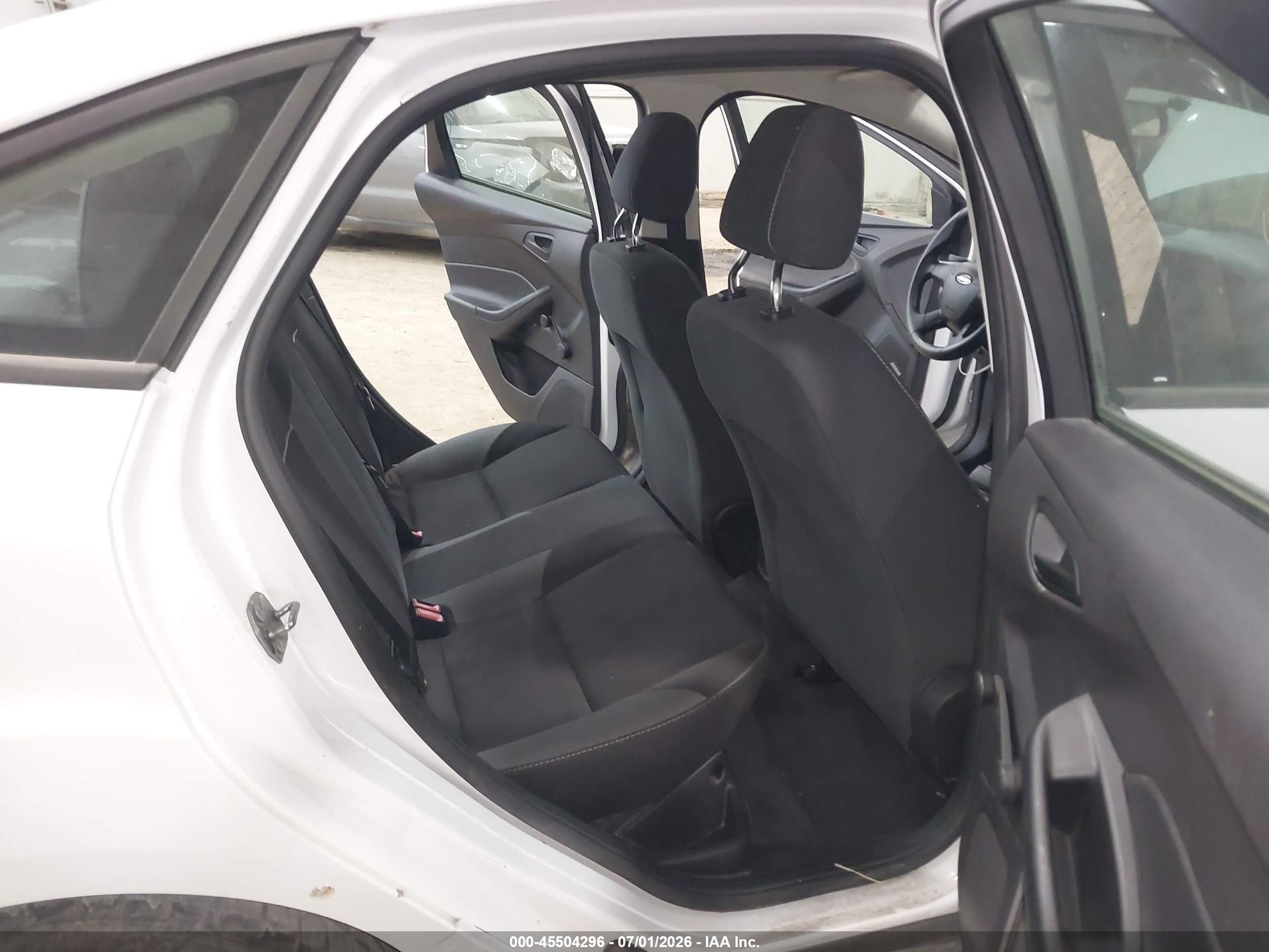 2013 Ford Focus S White vin: 1FADP3E27DL275819