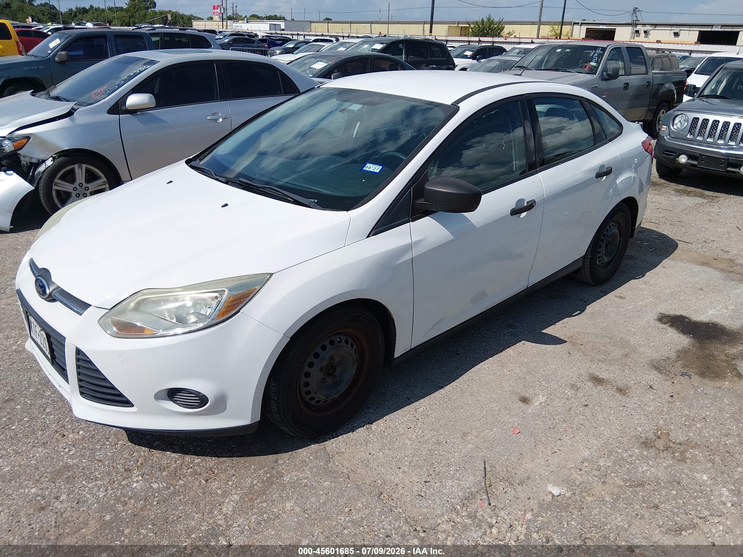 2013 Ford Focus S White vin: 1FADP3E27DL297495