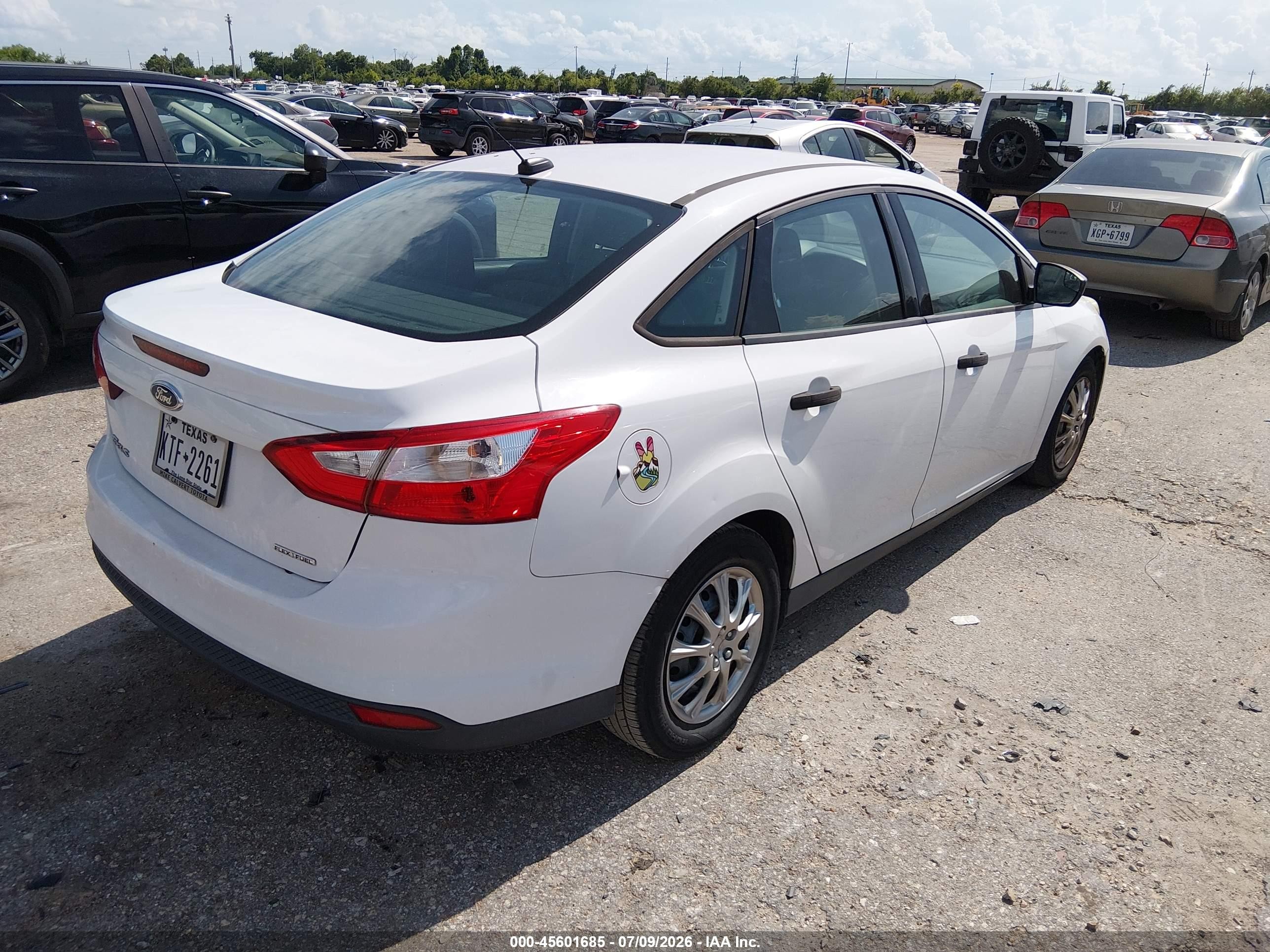 2013 Ford Focus S White vin: 1FADP3E27DL297495
