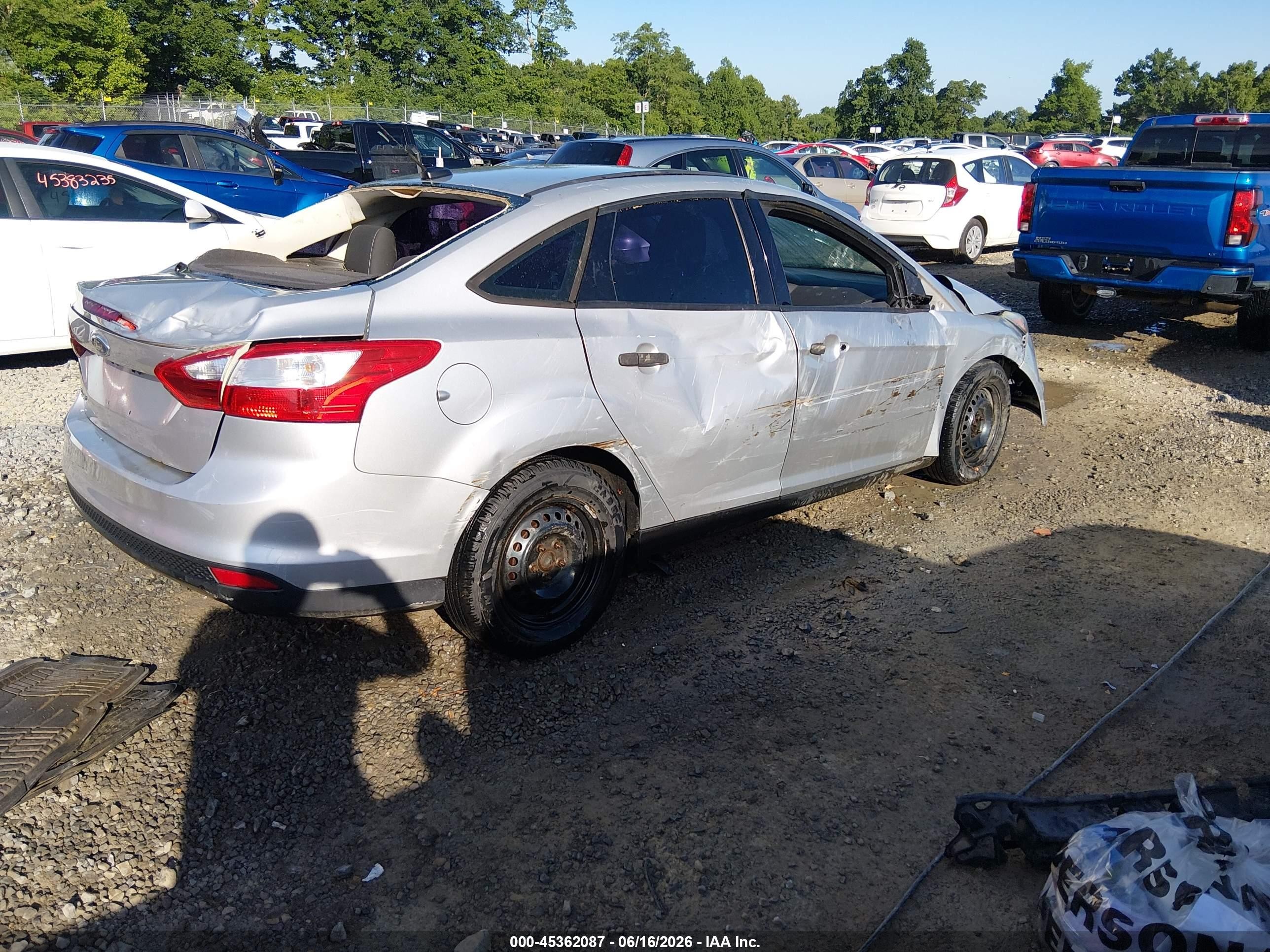 2014 Ford Focus S Silver vin: 1FADP3E27EL329900