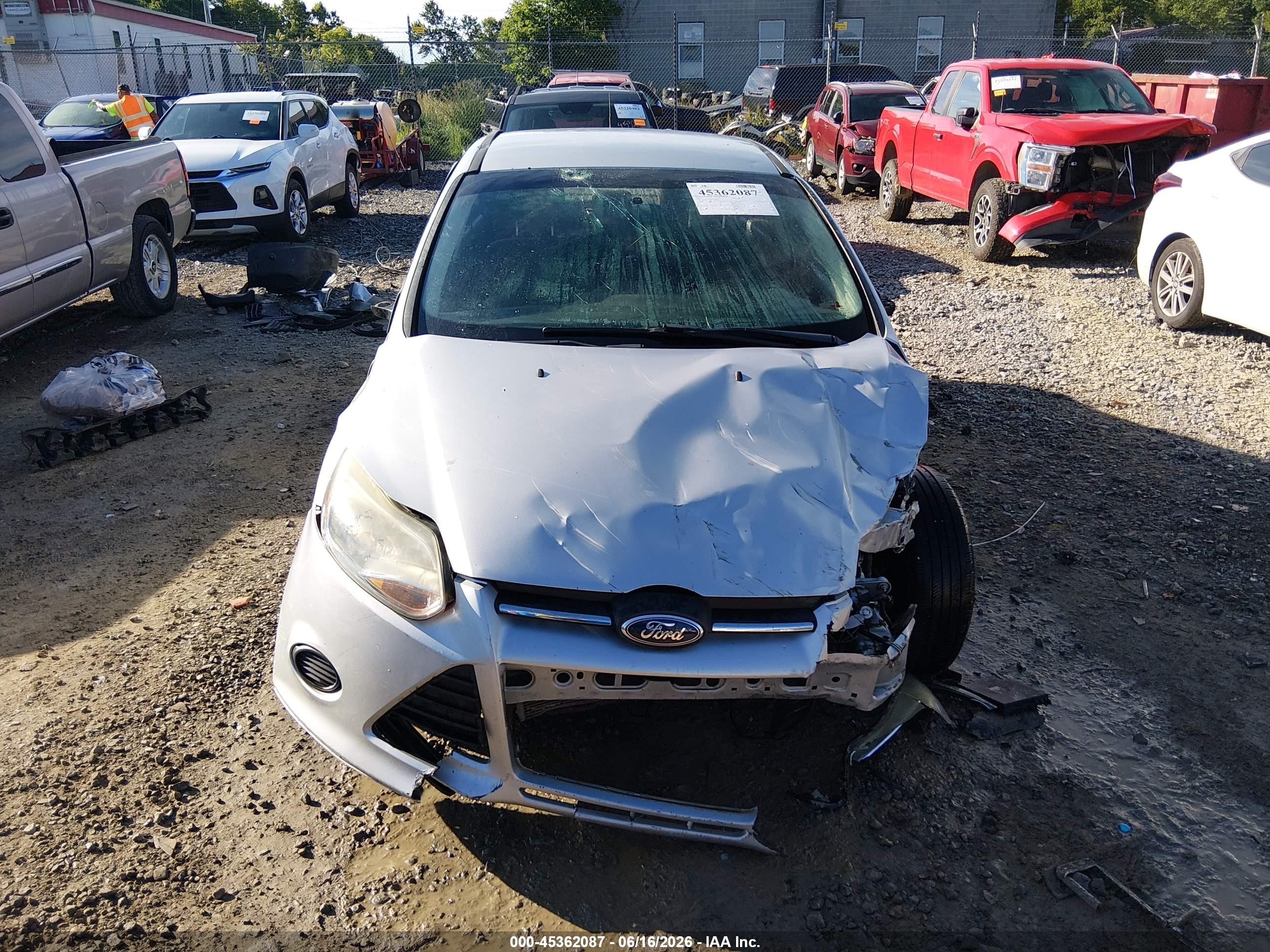 2014 Ford Focus S Silver vin: 1FADP3E27EL329900