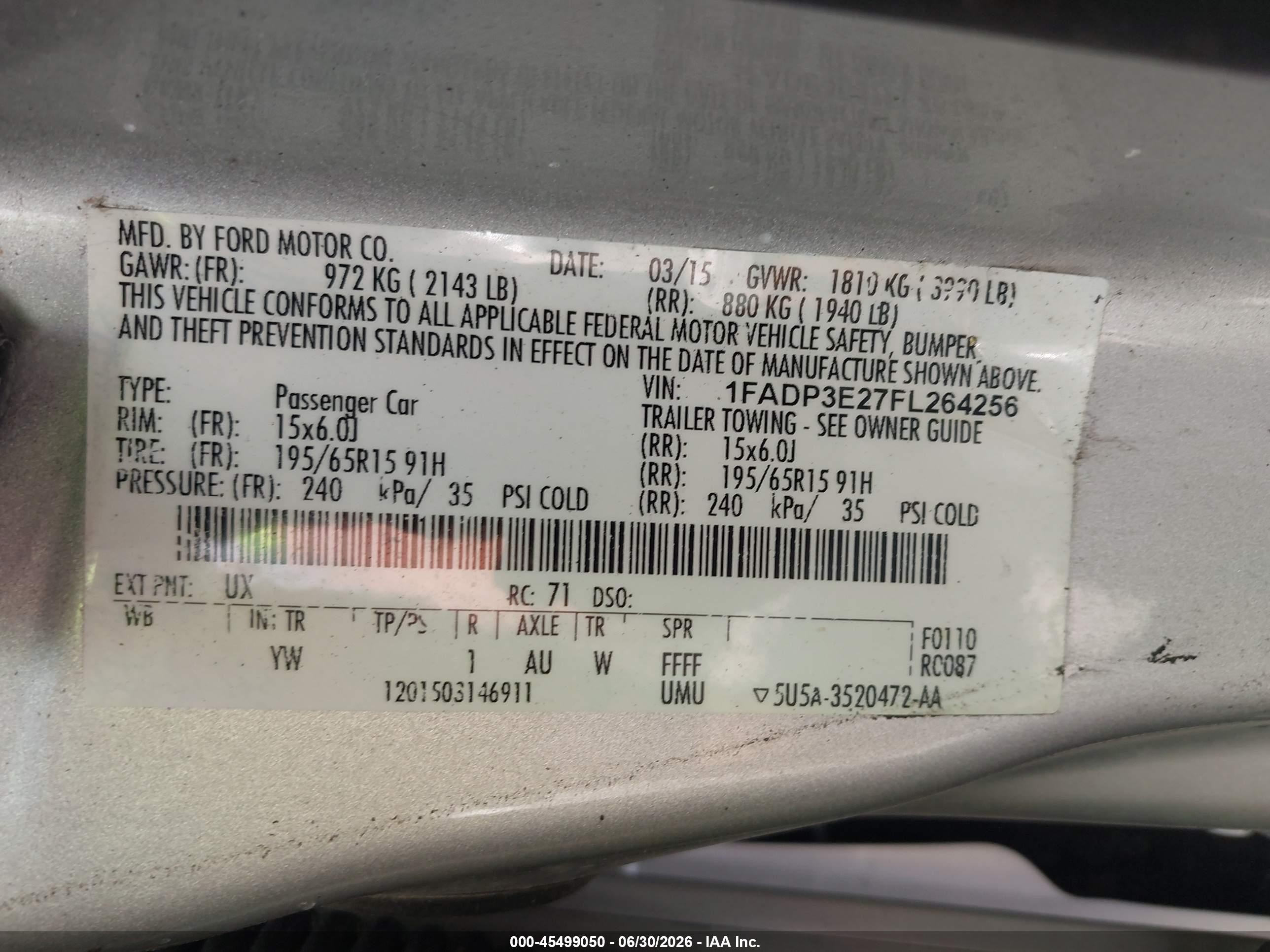 2015 Ford Focus S Серебряный vin: 1FADP3E27FL264256