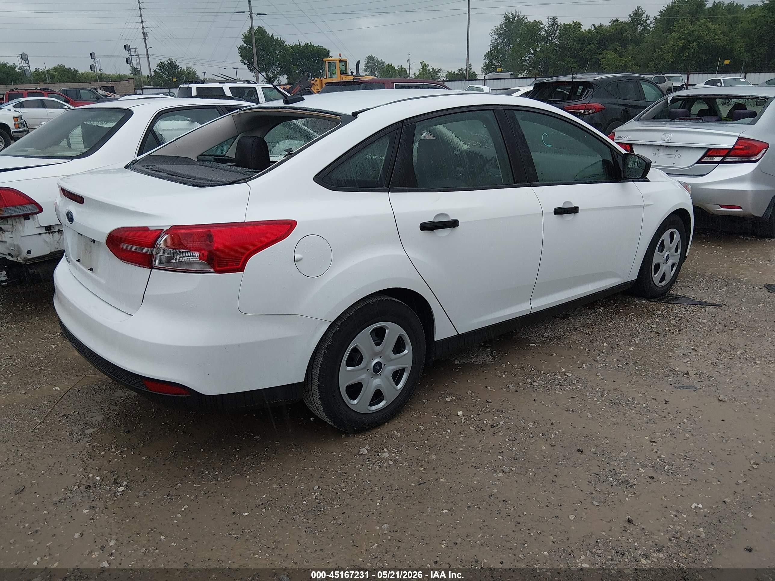2018 Ford Focus S White vin: 1FADP3E27JL230083