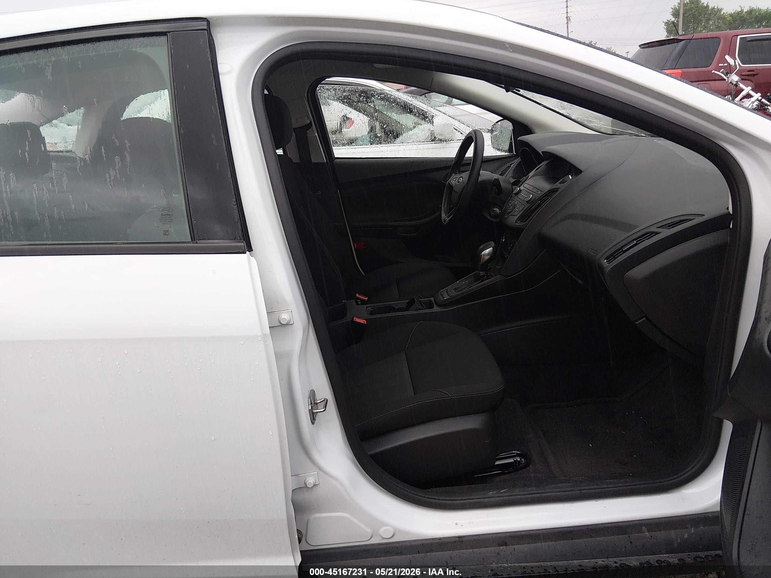2018 Ford Focus S White vin: 1FADP3E27JL230083