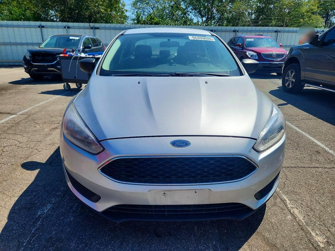 2018 Ford Focus S Silver vin: 1FADP3E27JL249068