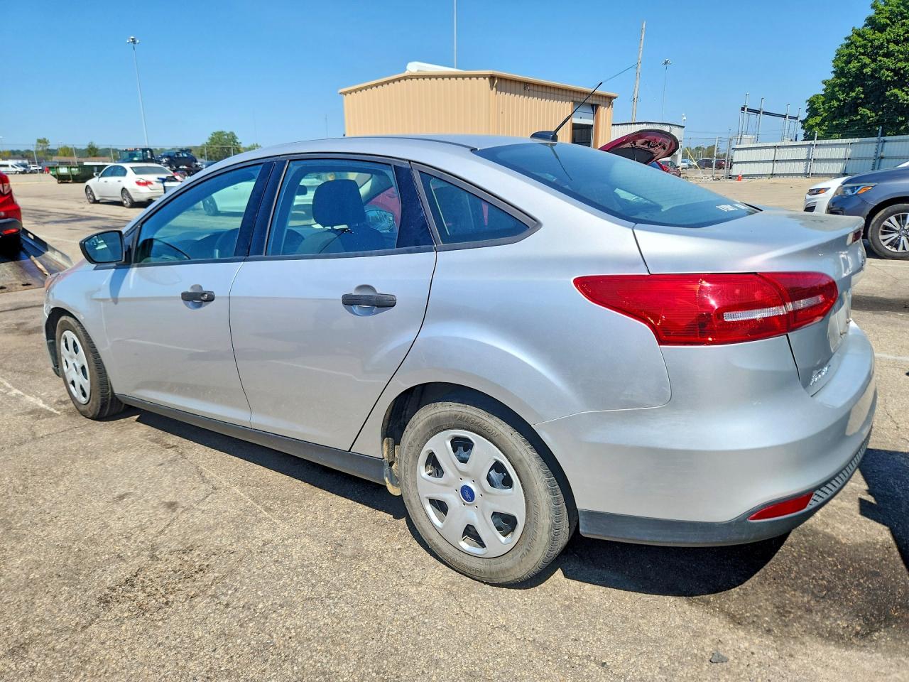 2018 Ford Focus S Silver vin: 1FADP3E27JL249068