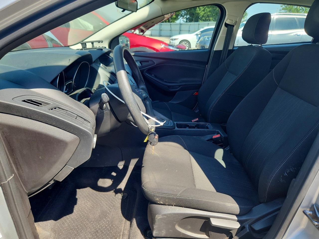 2018 Ford Focus S Silver vin: 1FADP3E27JL249068