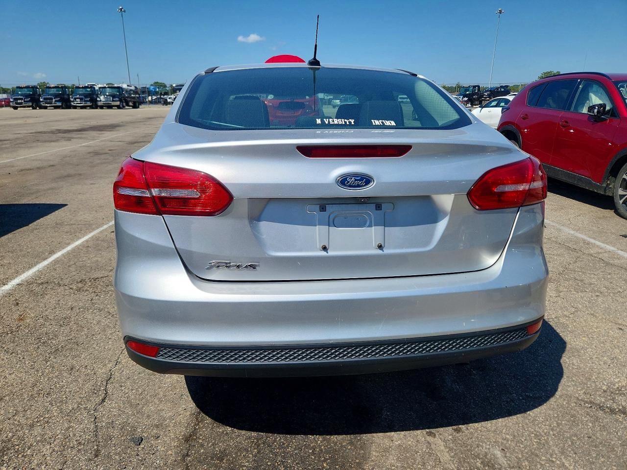 2018 Ford Focus S Silver vin: 1FADP3E27JL249068