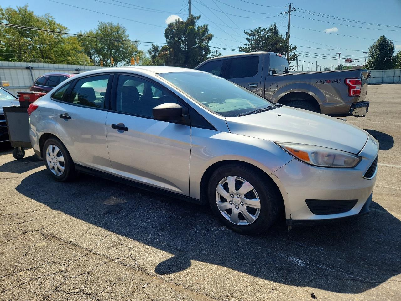 2018 Ford Focus S Silver vin: 1FADP3E27JL249068