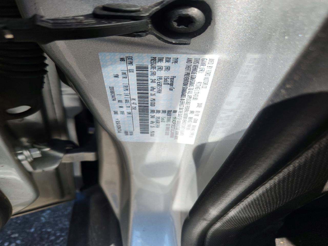 2018 Ford Focus S Silver vin: 1FADP3E27JL249068