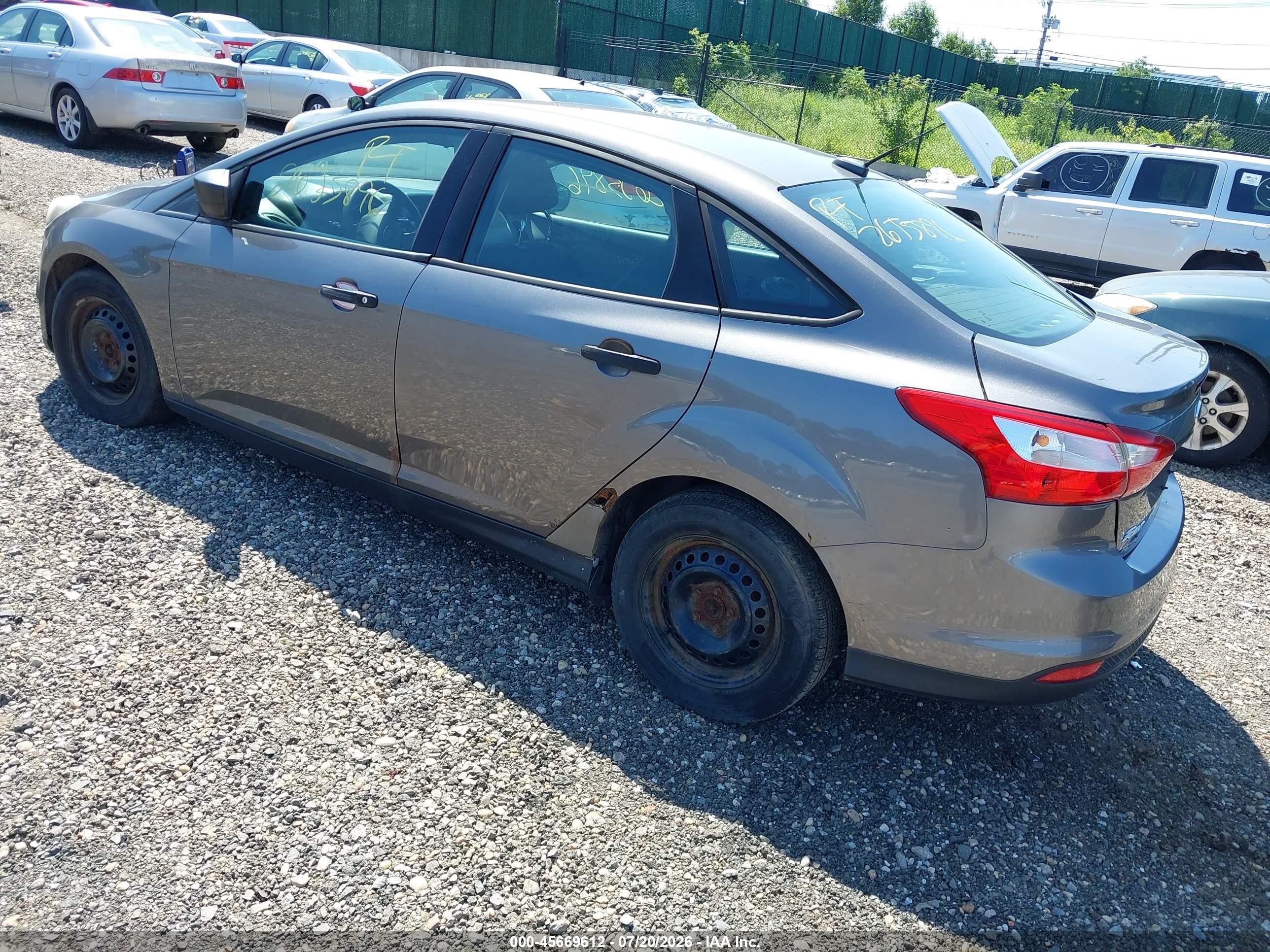 2013 Ford Focus S Gray vin: 1FADP3E28DL206492