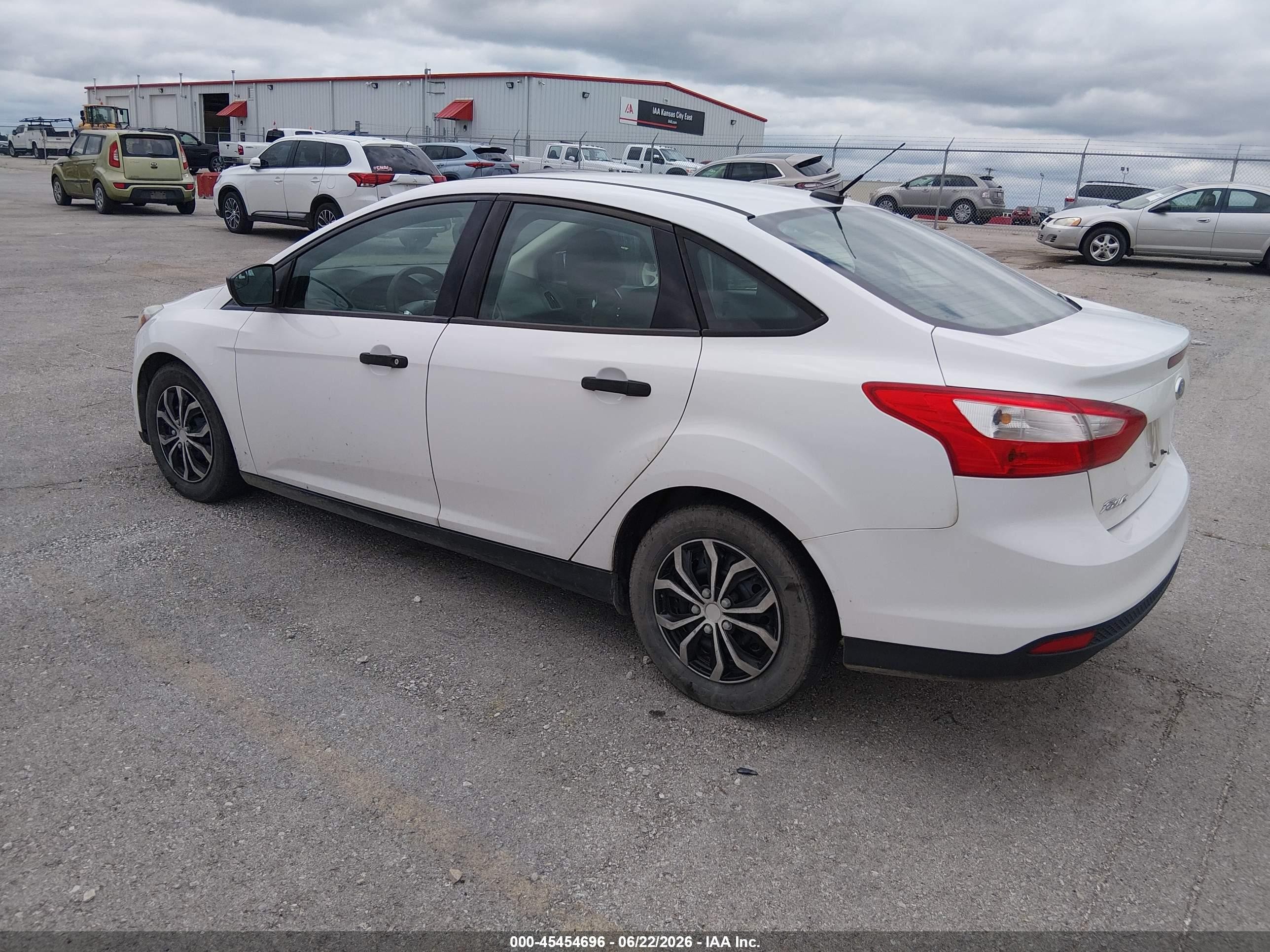 2013 Ford Focus S White vin: 1FADP3E28DL352312