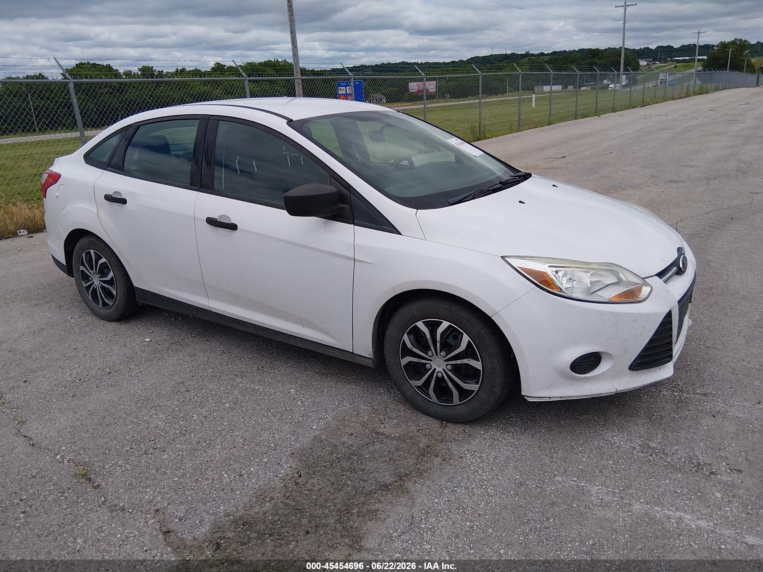 2013 Ford Focus S White vin: 1FADP3E28DL352312