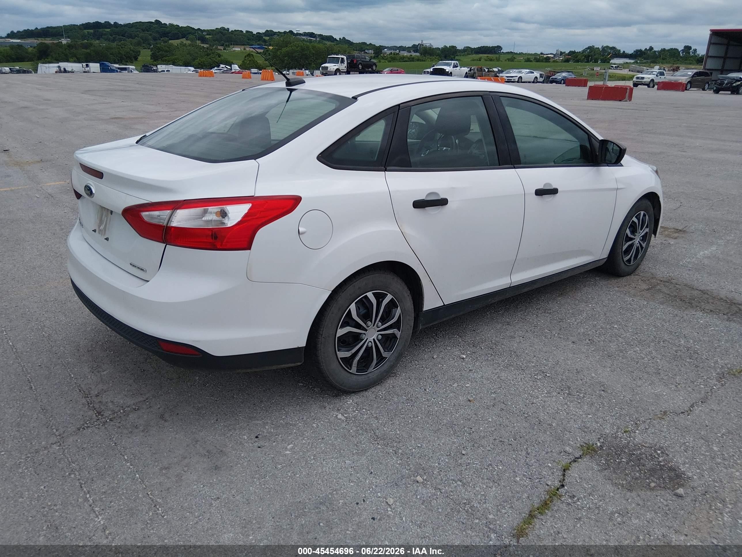 2013 Ford Focus S White vin: 1FADP3E28DL352312