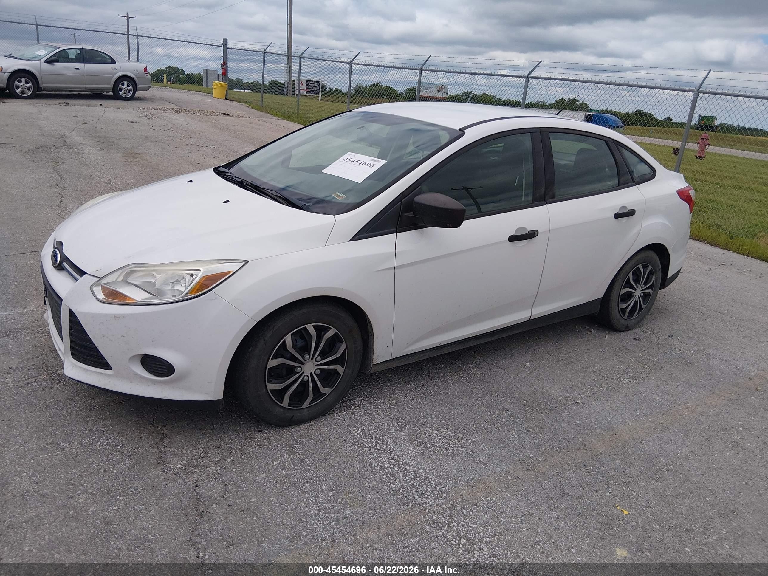 2013 Ford Focus S White vin: 1FADP3E28DL352312
