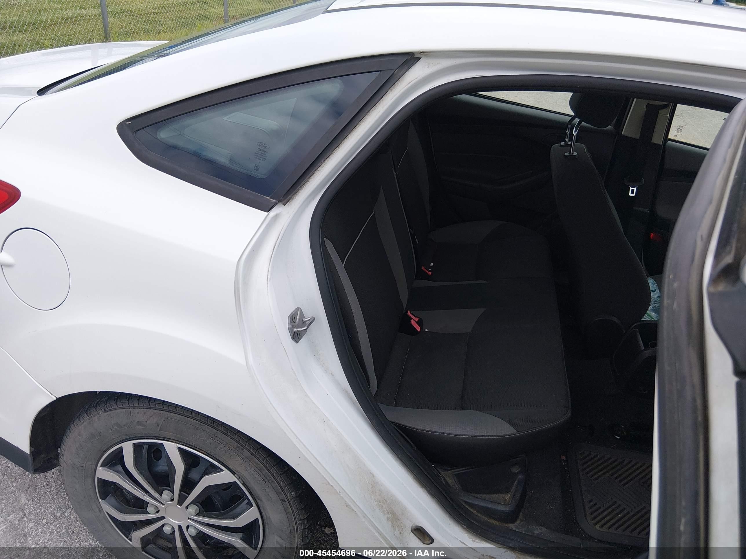 2013 Ford Focus S White vin: 1FADP3E28DL352312