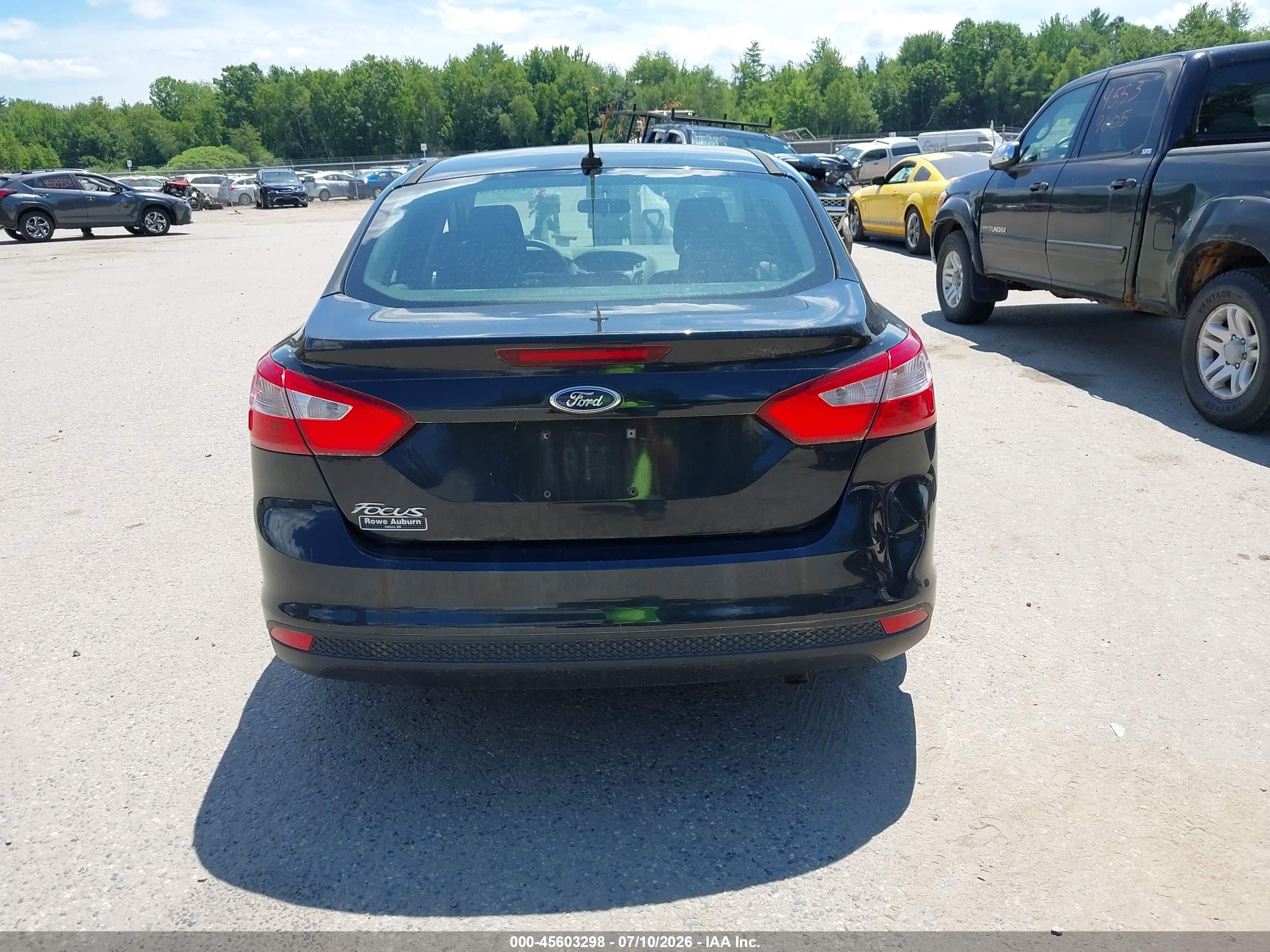 2014 Ford Focus S Черный vin: 1FADP3E28EL201617