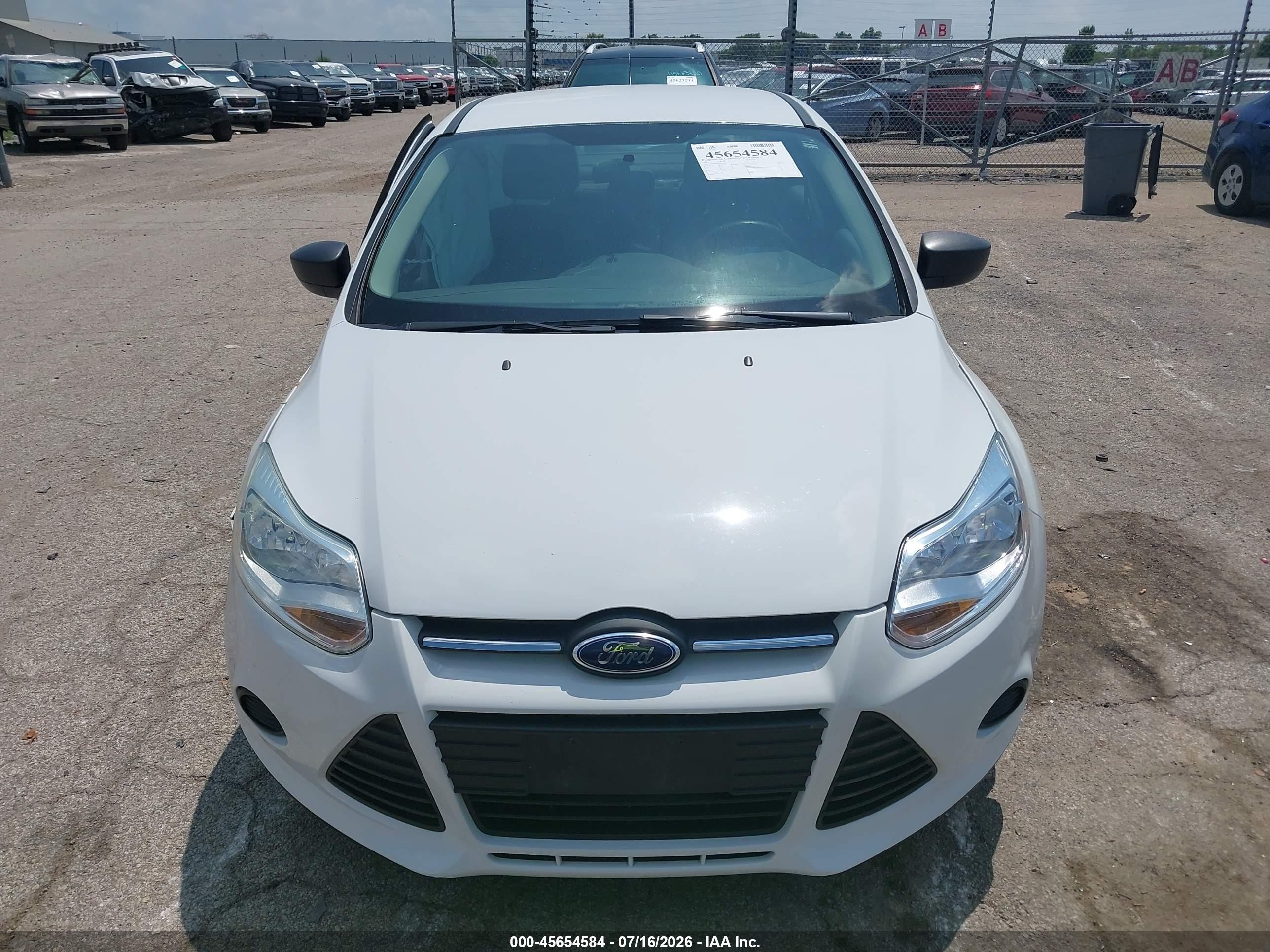 2014 Ford Focus S White vin: 1FADP3E28EL208969