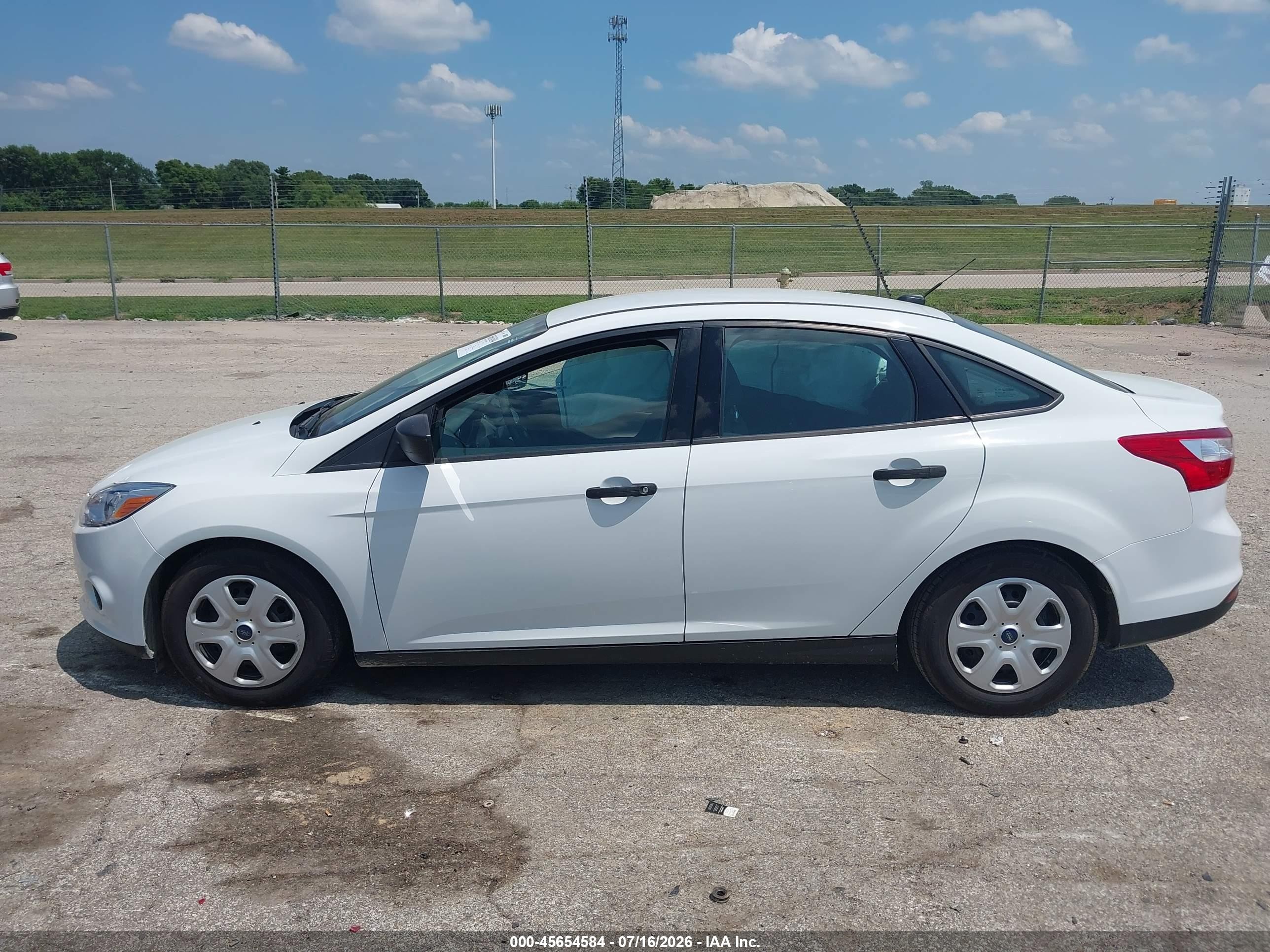2014 Ford Focus S White vin: 1FADP3E28EL208969