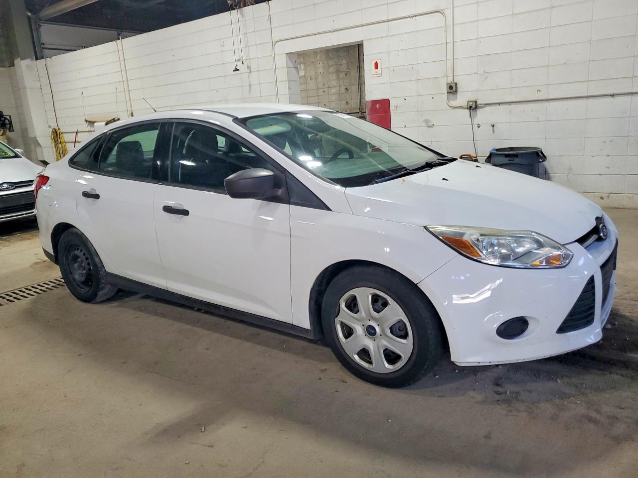 2014 Ford Focus White vin: 1FADP3E28EL381164