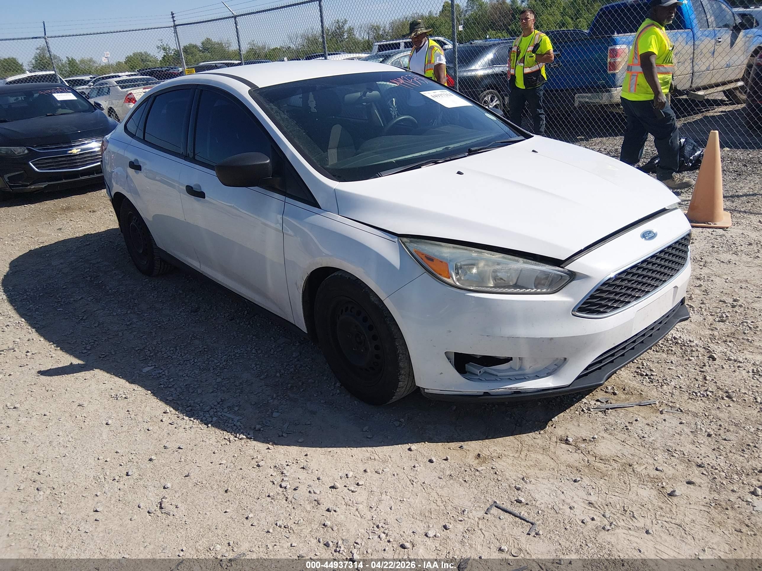 2015 Ford Focus S White vin: 1FADP3E28FL217947