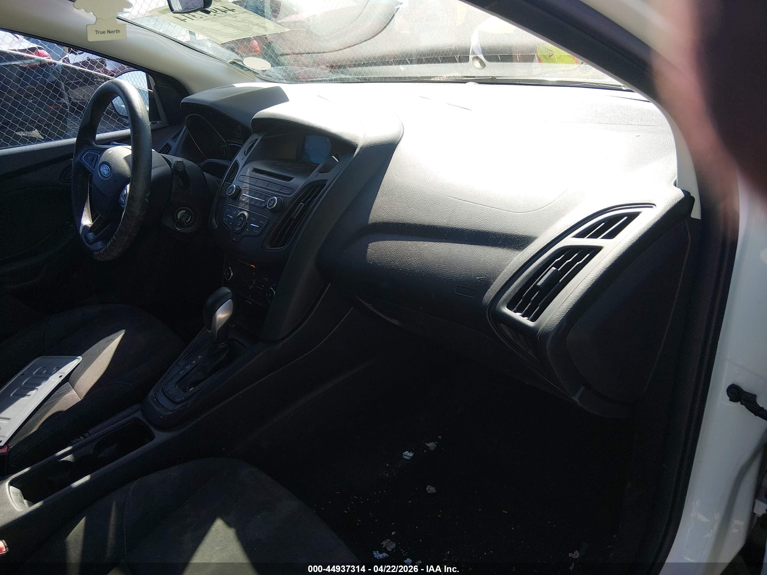 2015 Ford Focus S White vin: 1FADP3E28FL217947