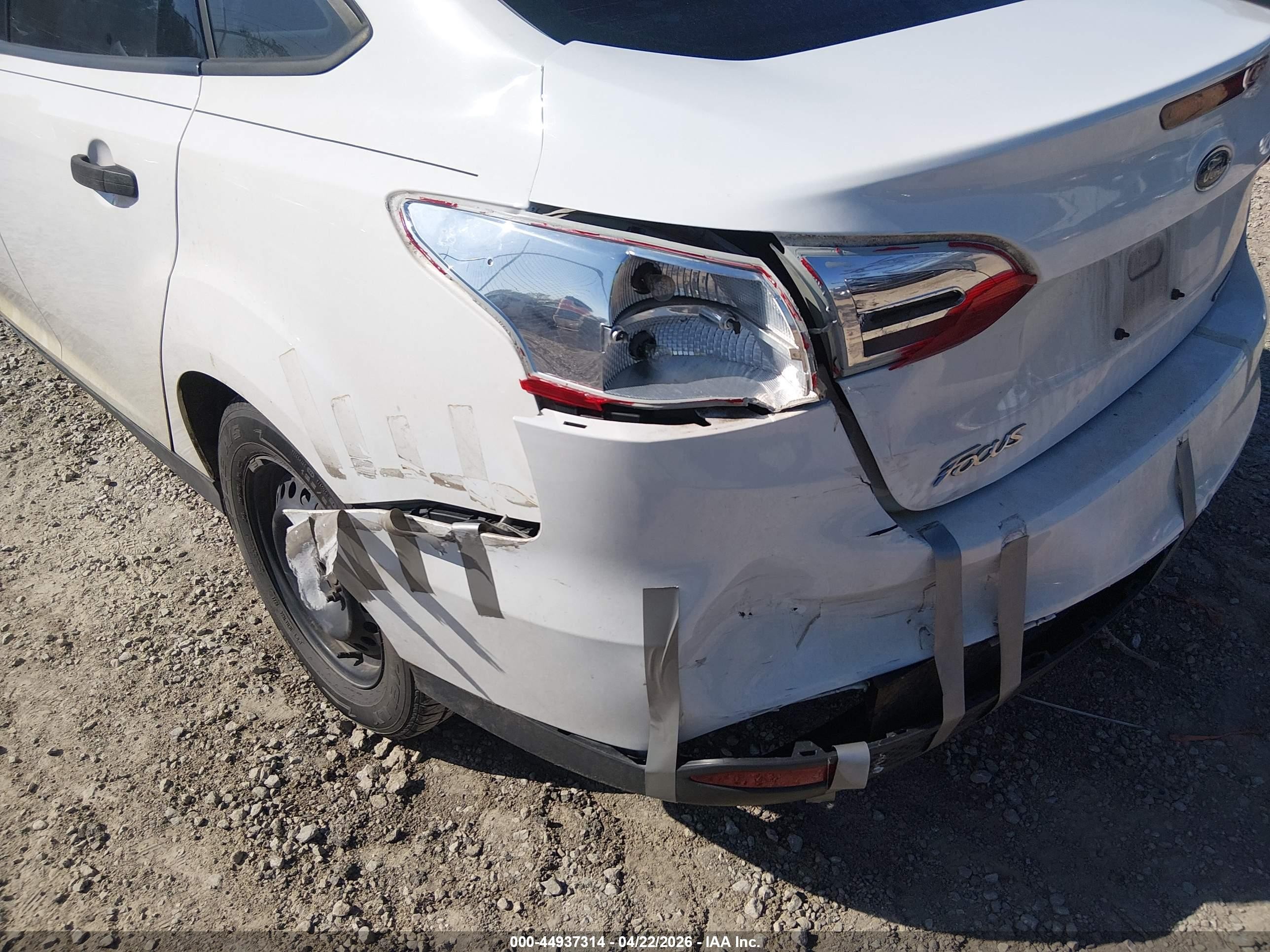 2015 Ford Focus S White vin: 1FADP3E28FL217947