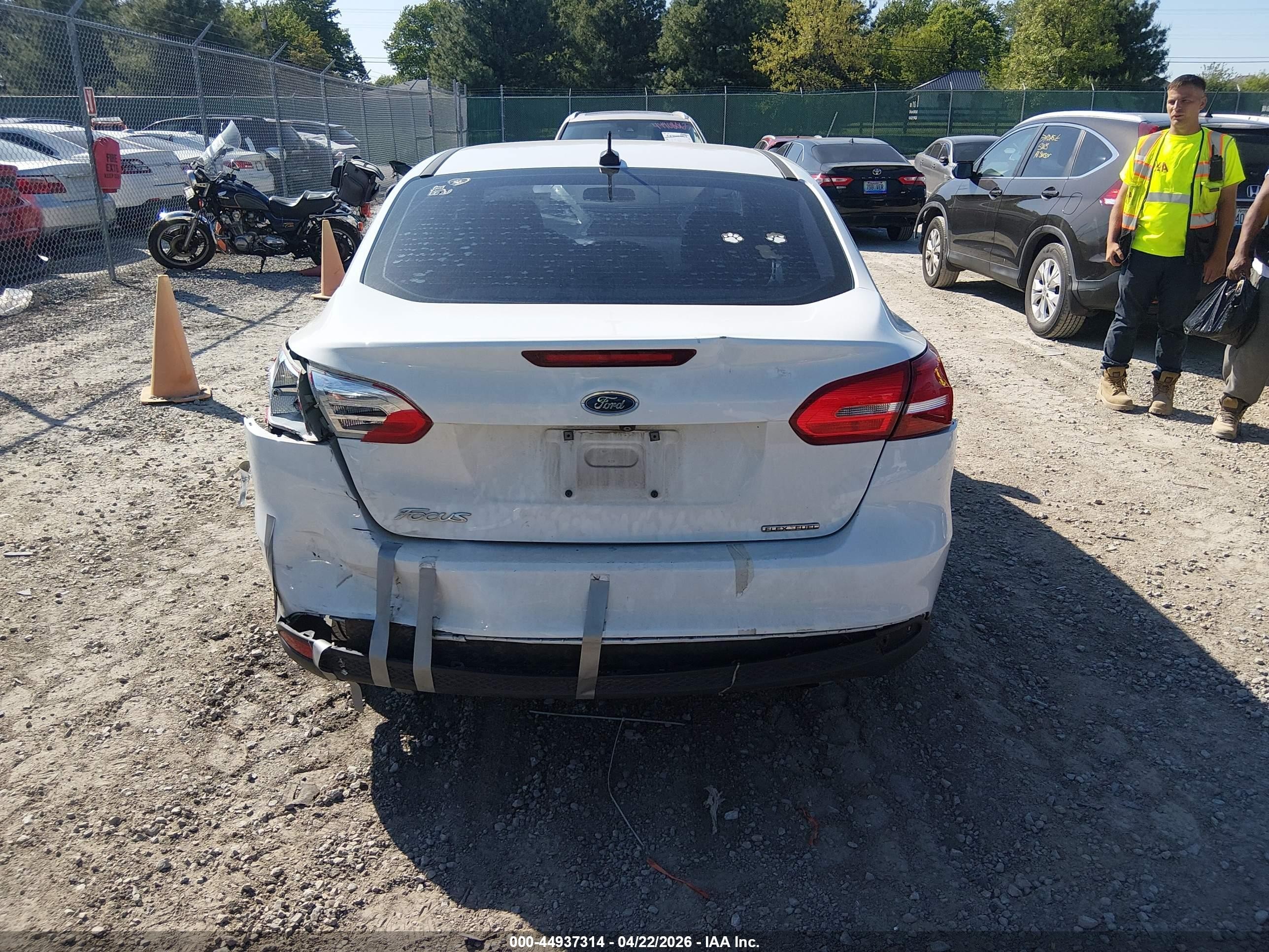 2015 Ford Focus S White vin: 1FADP3E28FL217947