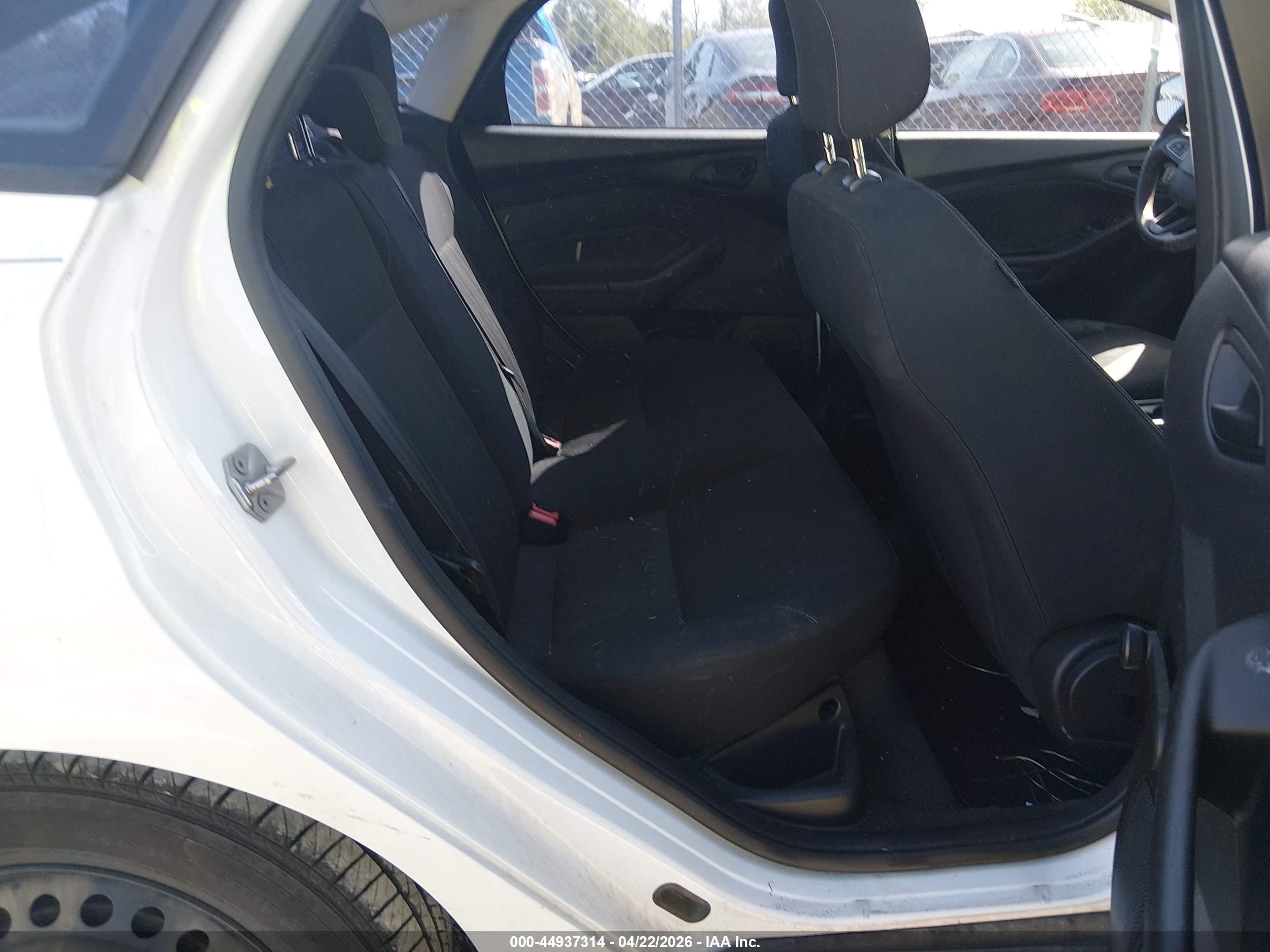 2015 Ford Focus S White vin: 1FADP3E28FL217947