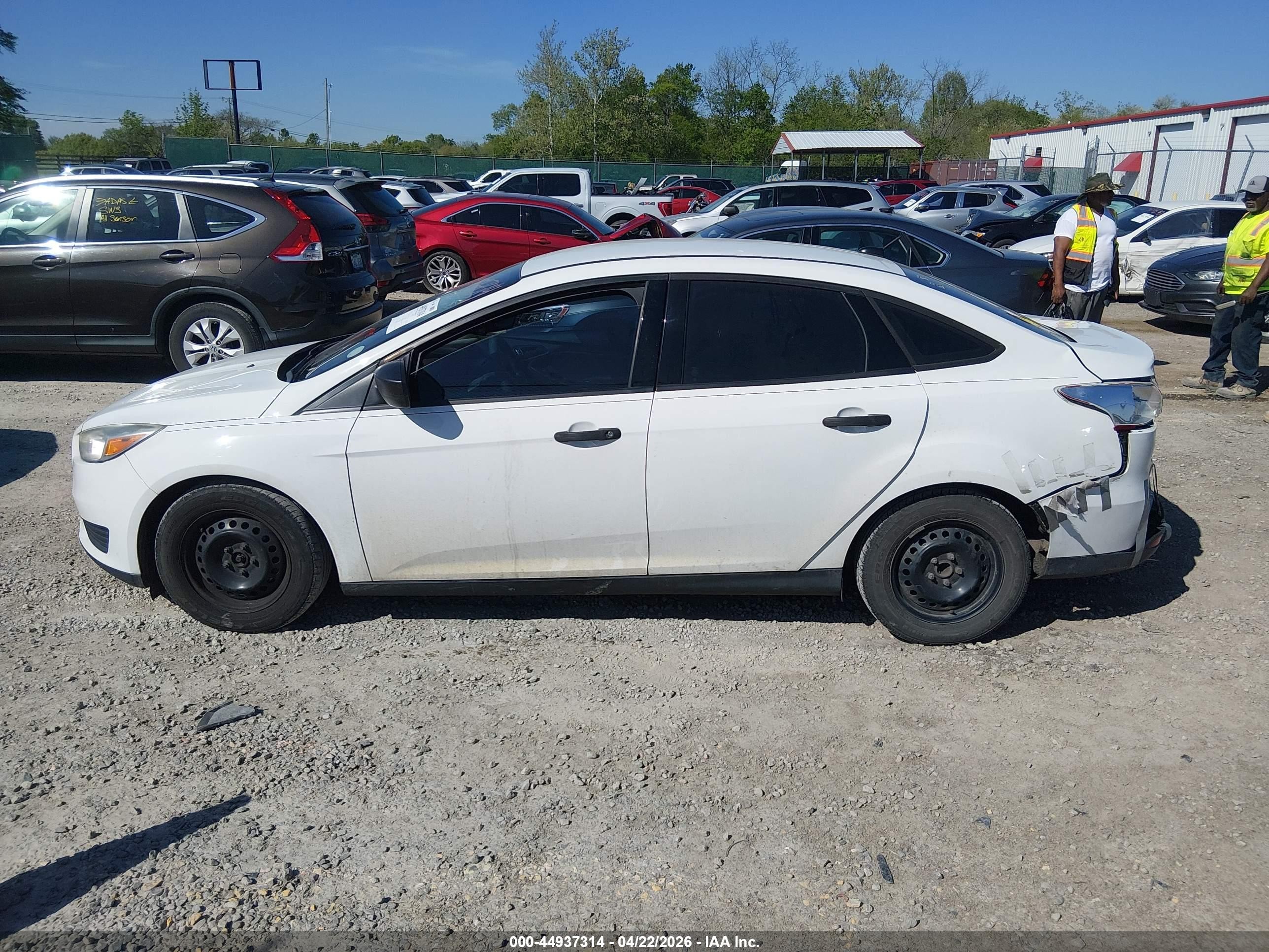 2015 Ford Focus S White vin: 1FADP3E28FL217947