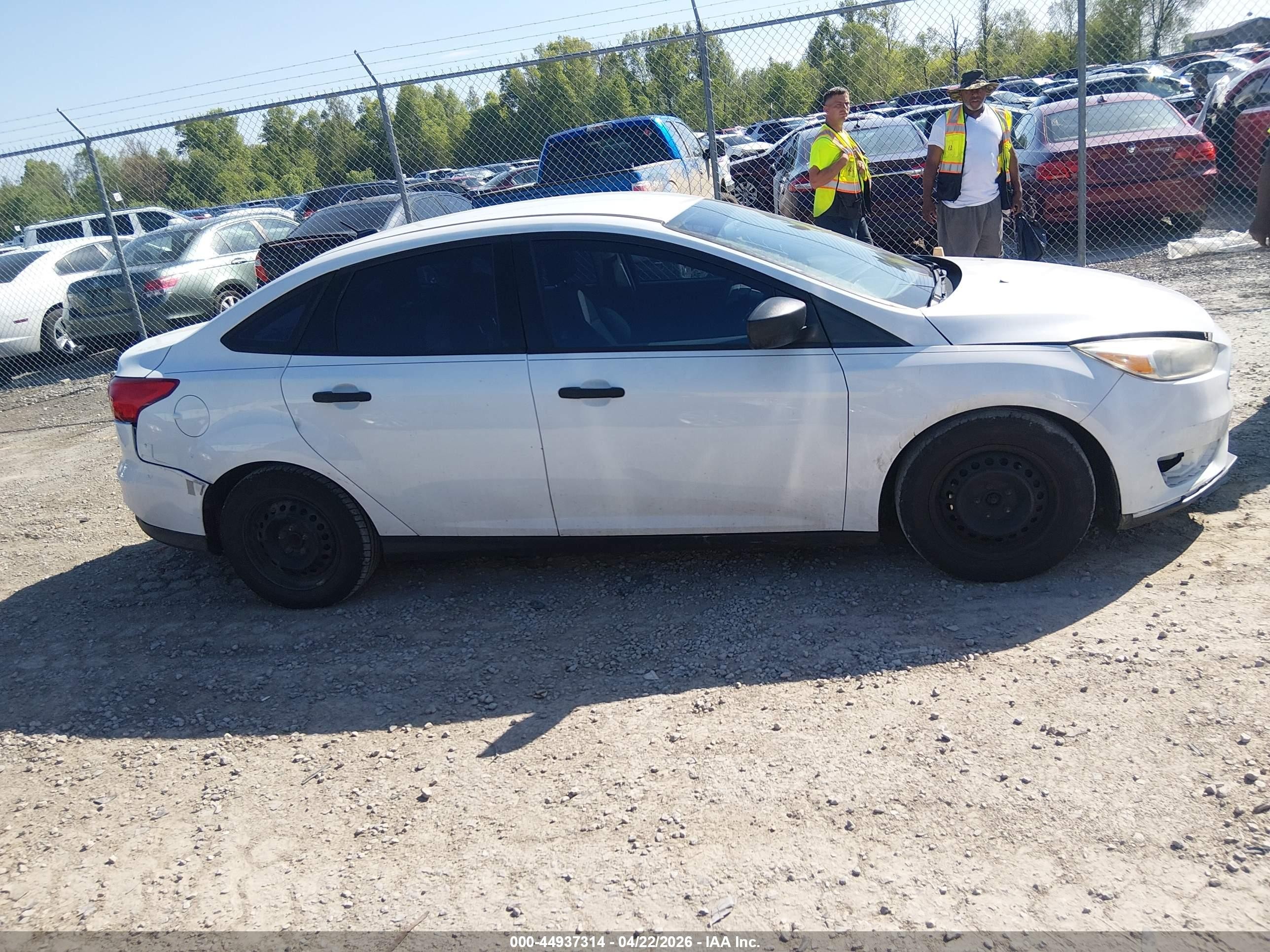 2015 Ford Focus S White vin: 1FADP3E28FL217947