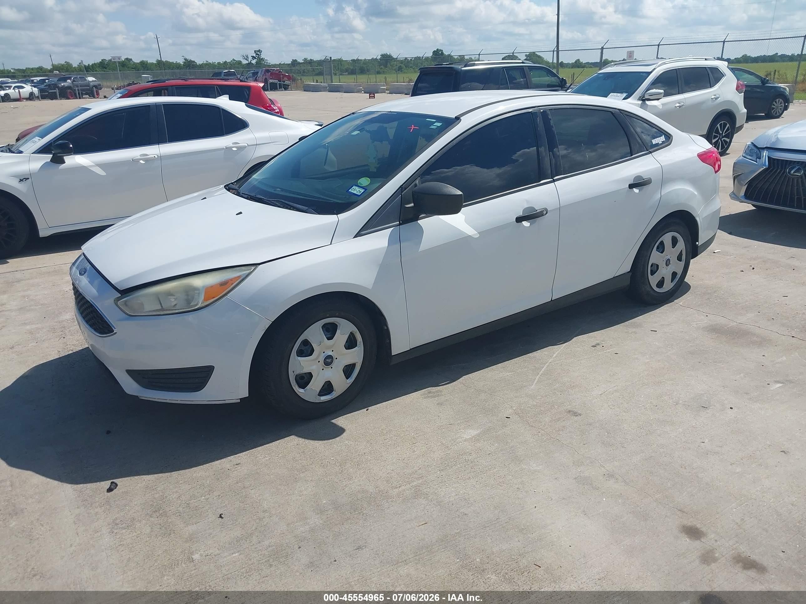 2015 Ford Focus S White vin: 1FADP3E28FL279672