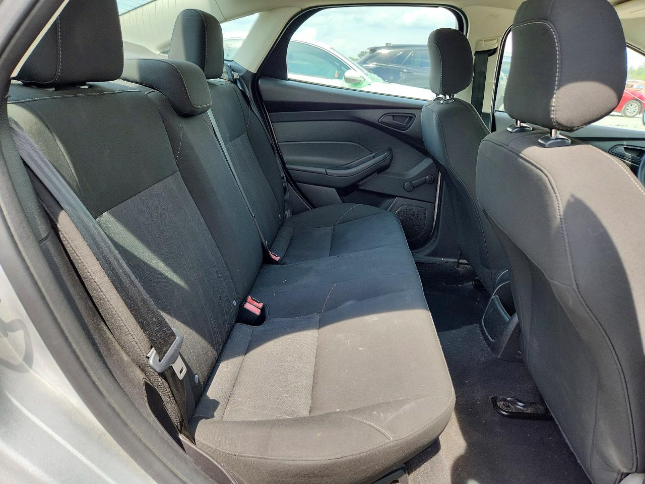 2015 Ford Focus S Silver vin: 1FADP3E28FL339594