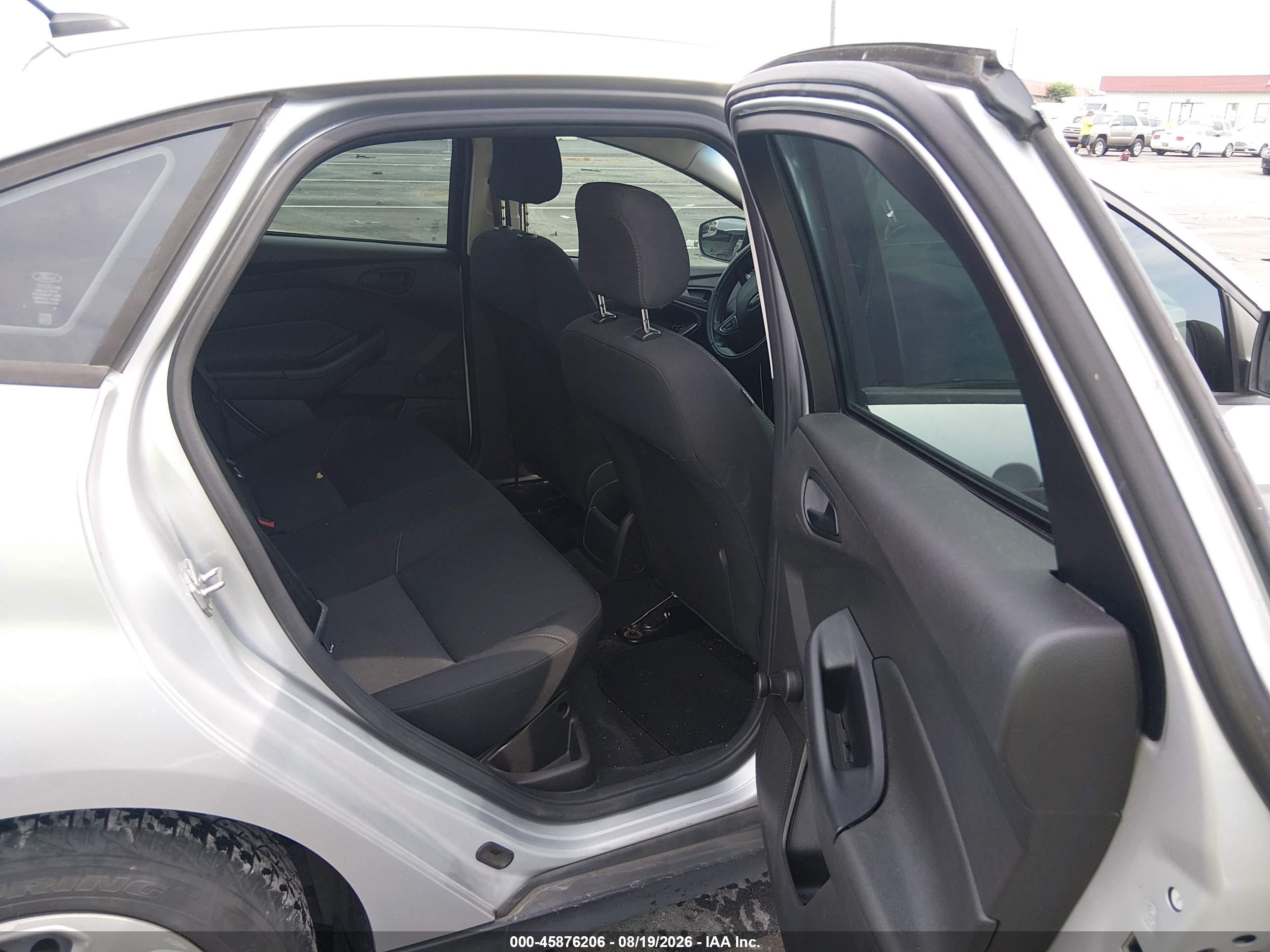 2016 Ford Focus S Silver vin: 1FADP3E28GL366019