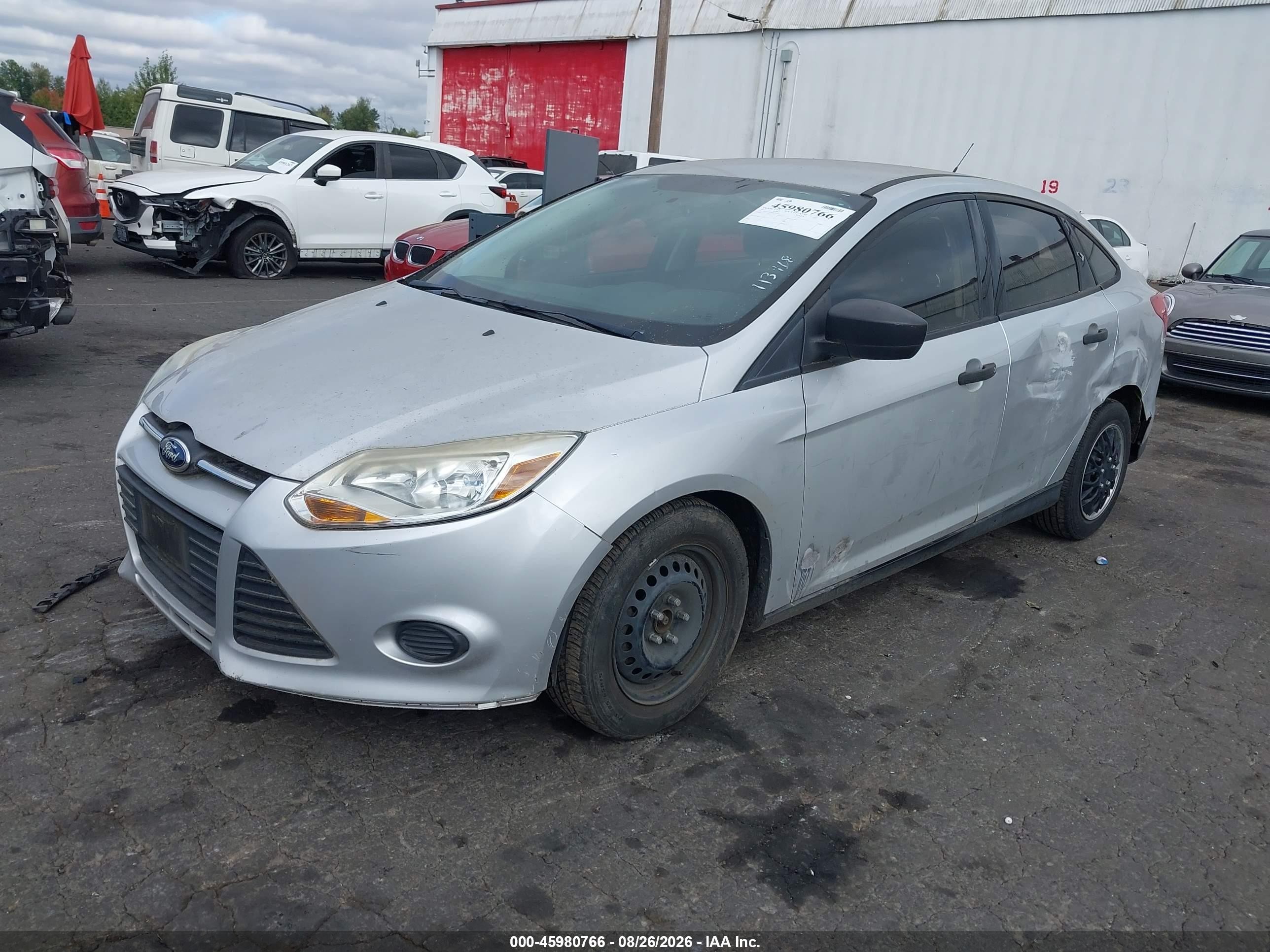 2013 Ford Focus S Серебряный vin: 1FADP3E29DL118910