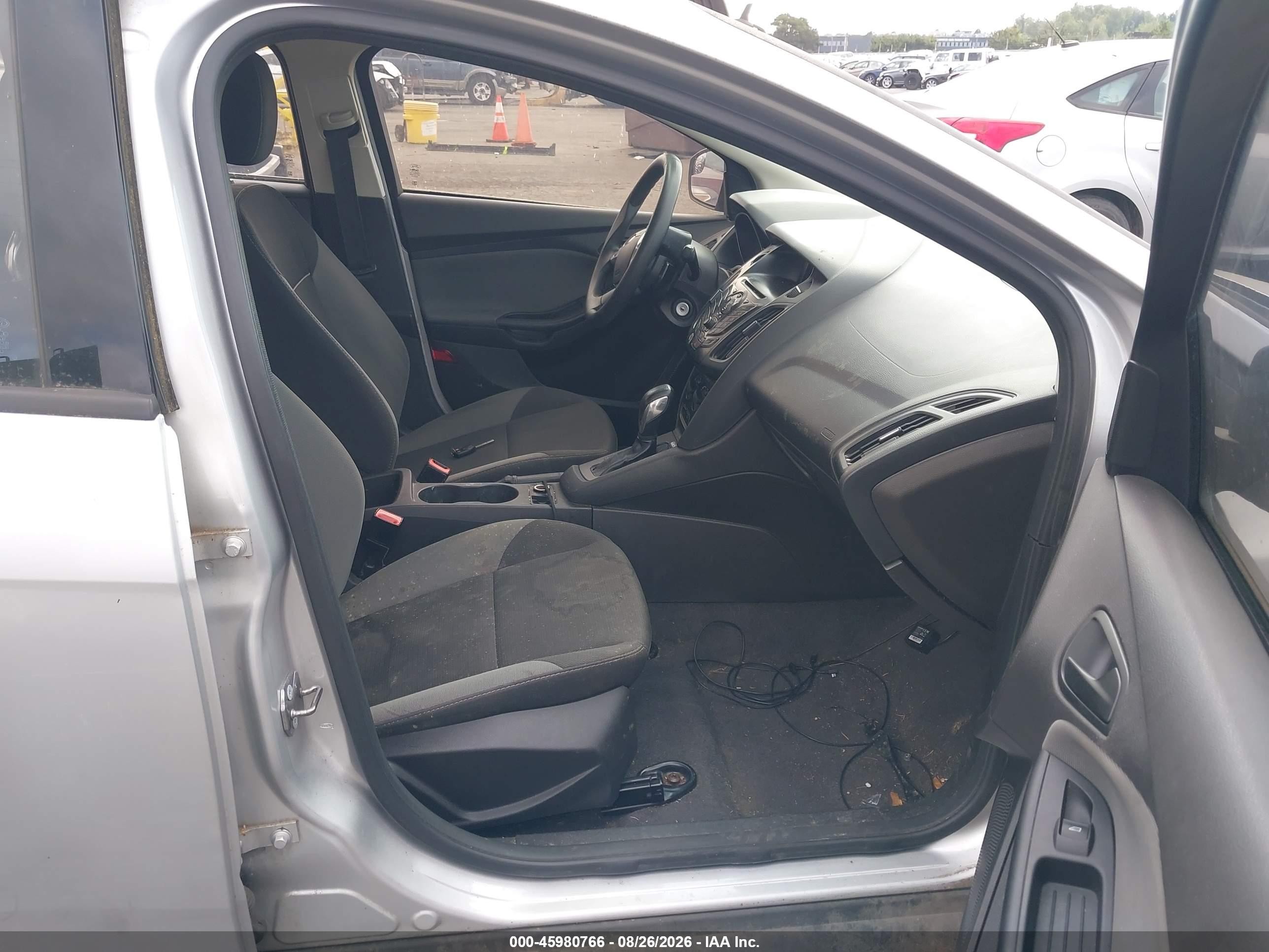 2013 Ford Focus S Серебряный vin: 1FADP3E29DL118910