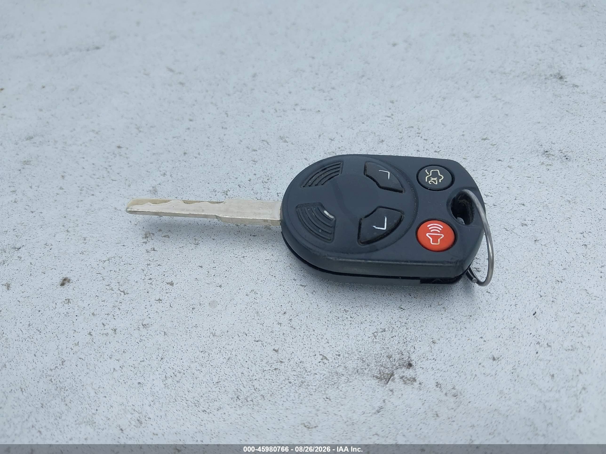 2013 Ford Focus S Серебряный vin: 1FADP3E29DL118910