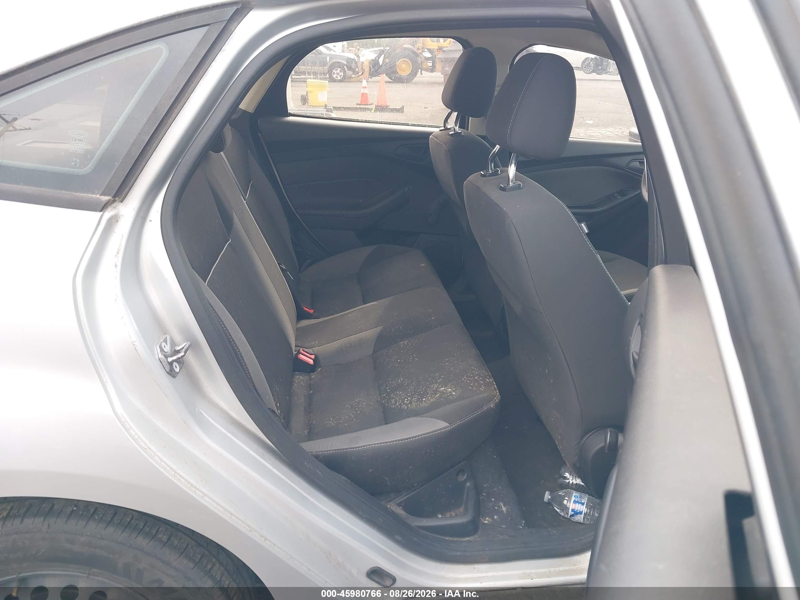 2013 Ford Focus S Серебряный vin: 1FADP3E29DL118910